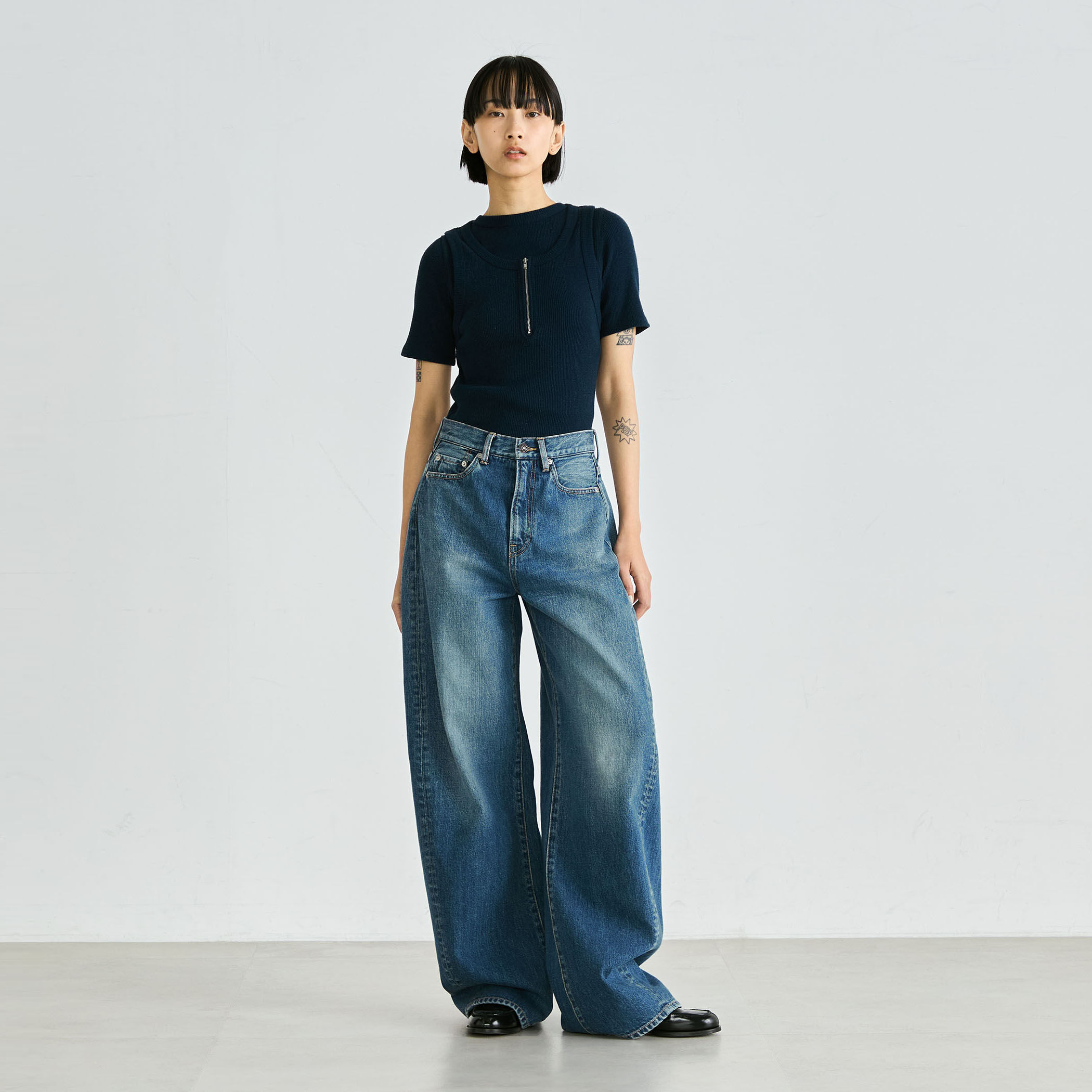 lgb 黒のモーダルシルクタンクトップサイズ0 LGB / MOMONGA/TK ドレープタンクトップ 1 ブラックxシルバー O