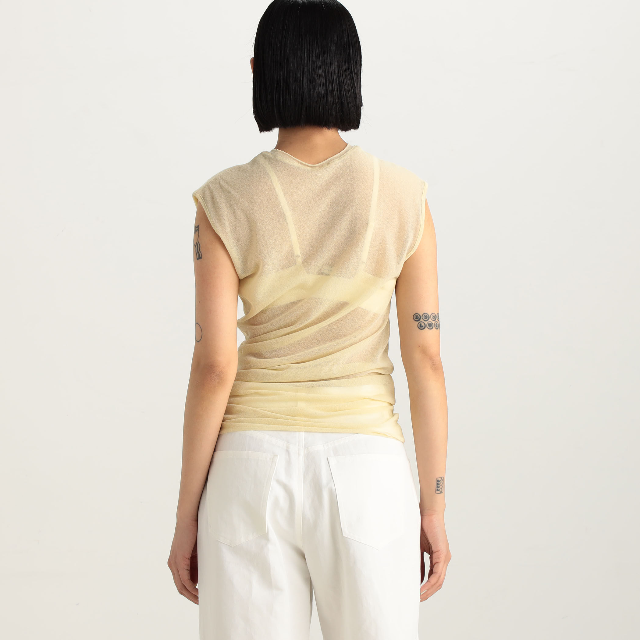 新品 ænrmòus nature box top ノースリーブ トップス □ツイストシアー ノースリーブトップス｜トゥモローランド 公式通販