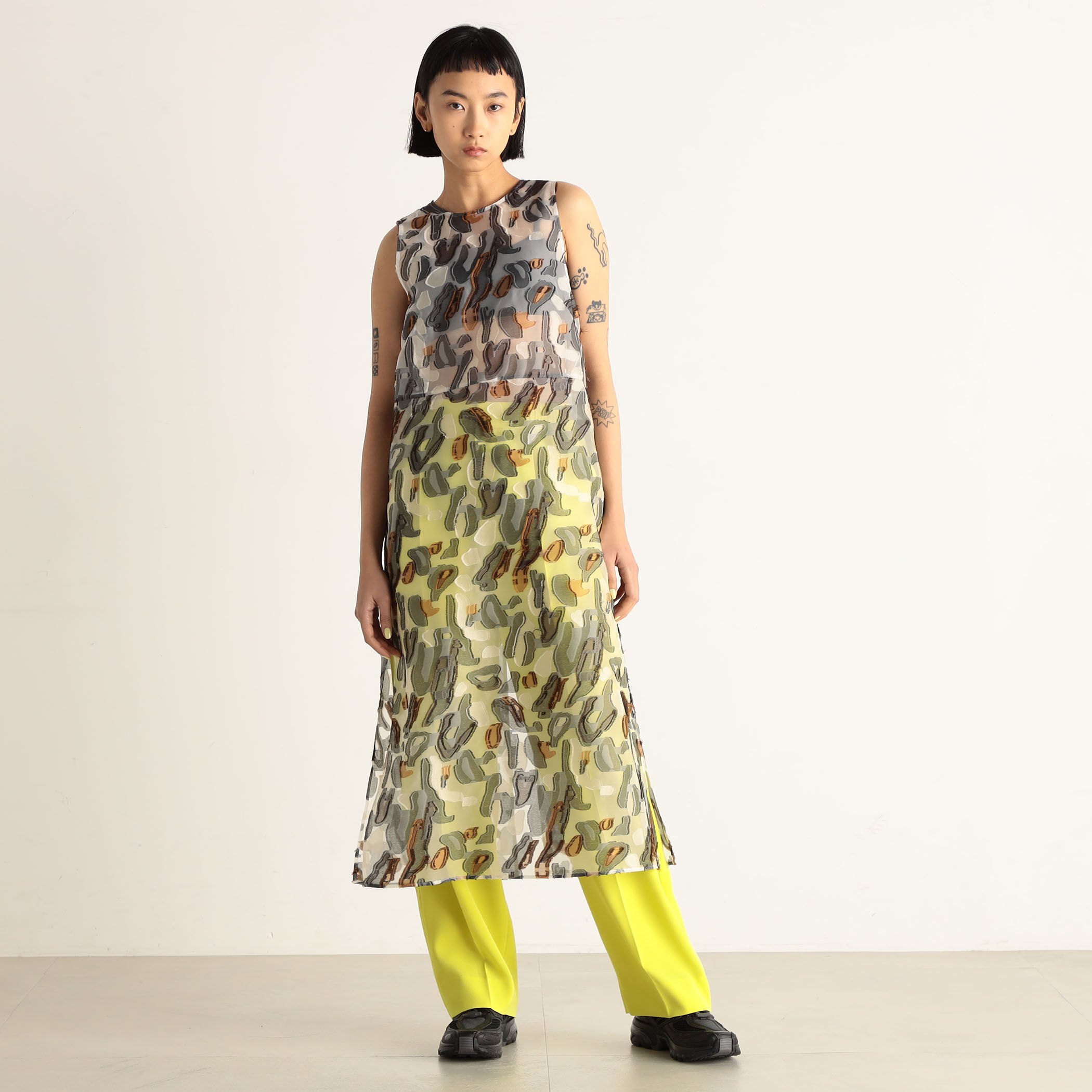 □バックサテンジョーゼット スラックス｜トゥモローランド 公式通販