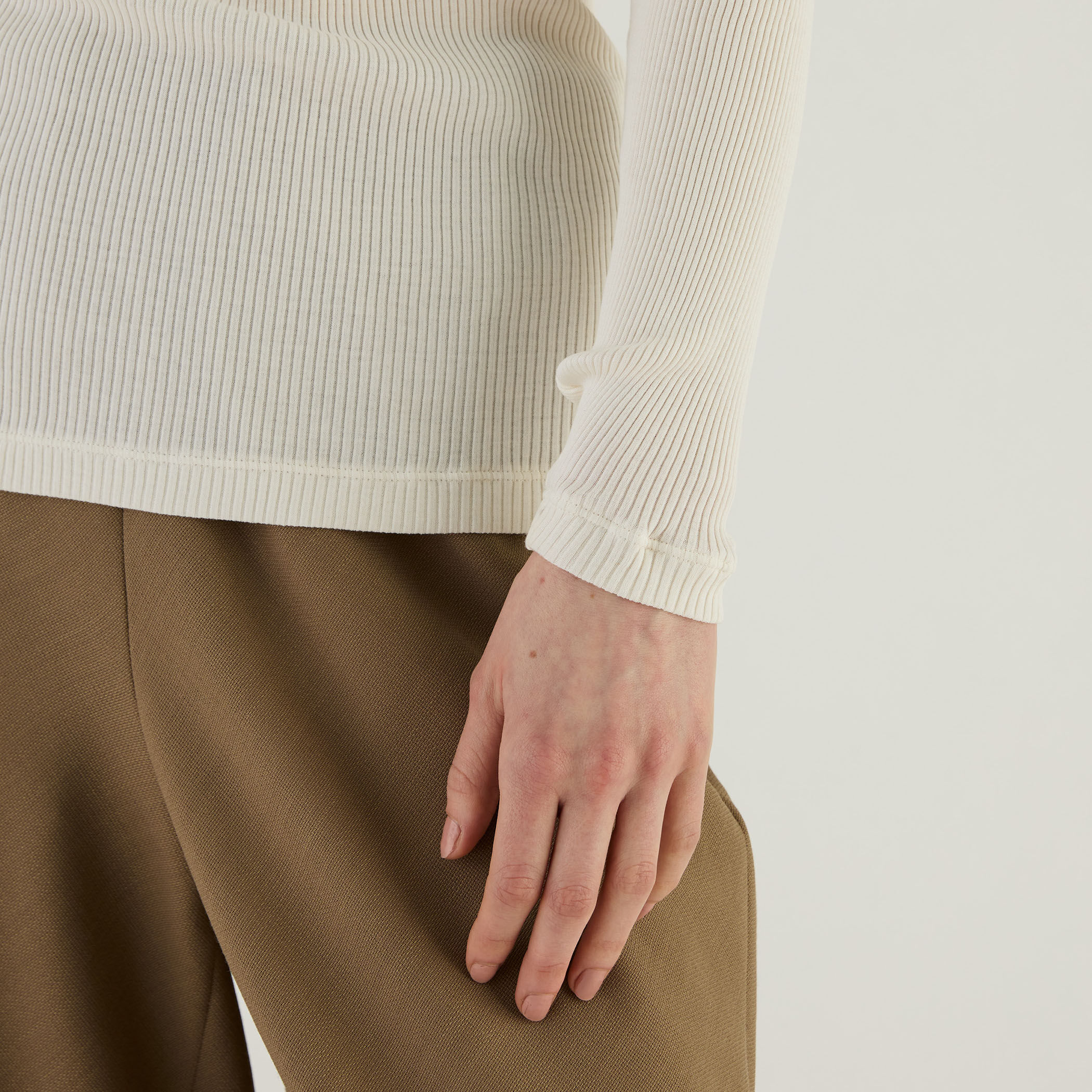 コットンシルクリブ ラウンドネックプルオーバー｜トゥモローランド