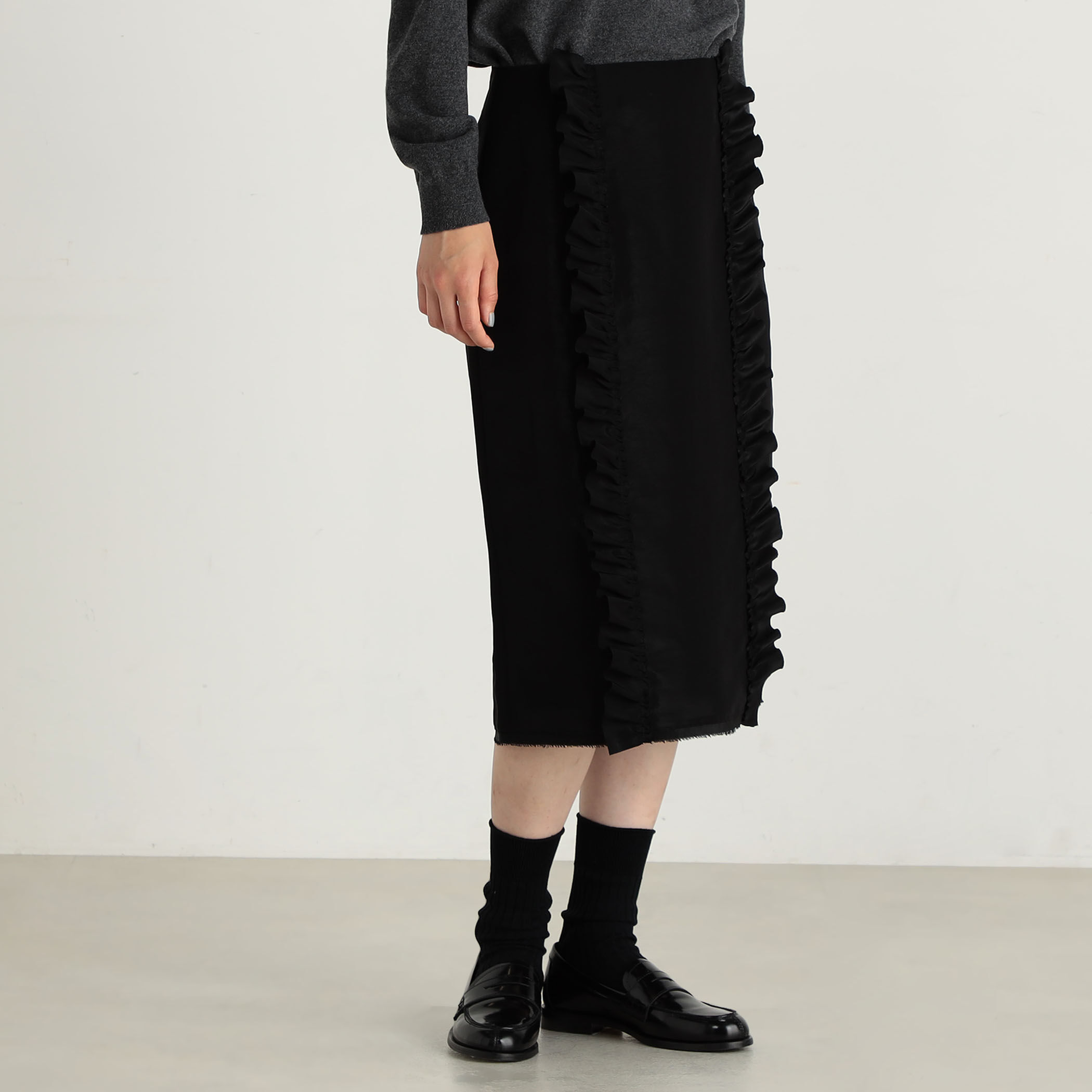 □グロッシーフリル タイトスカート｜トゥモローランド 公式通販