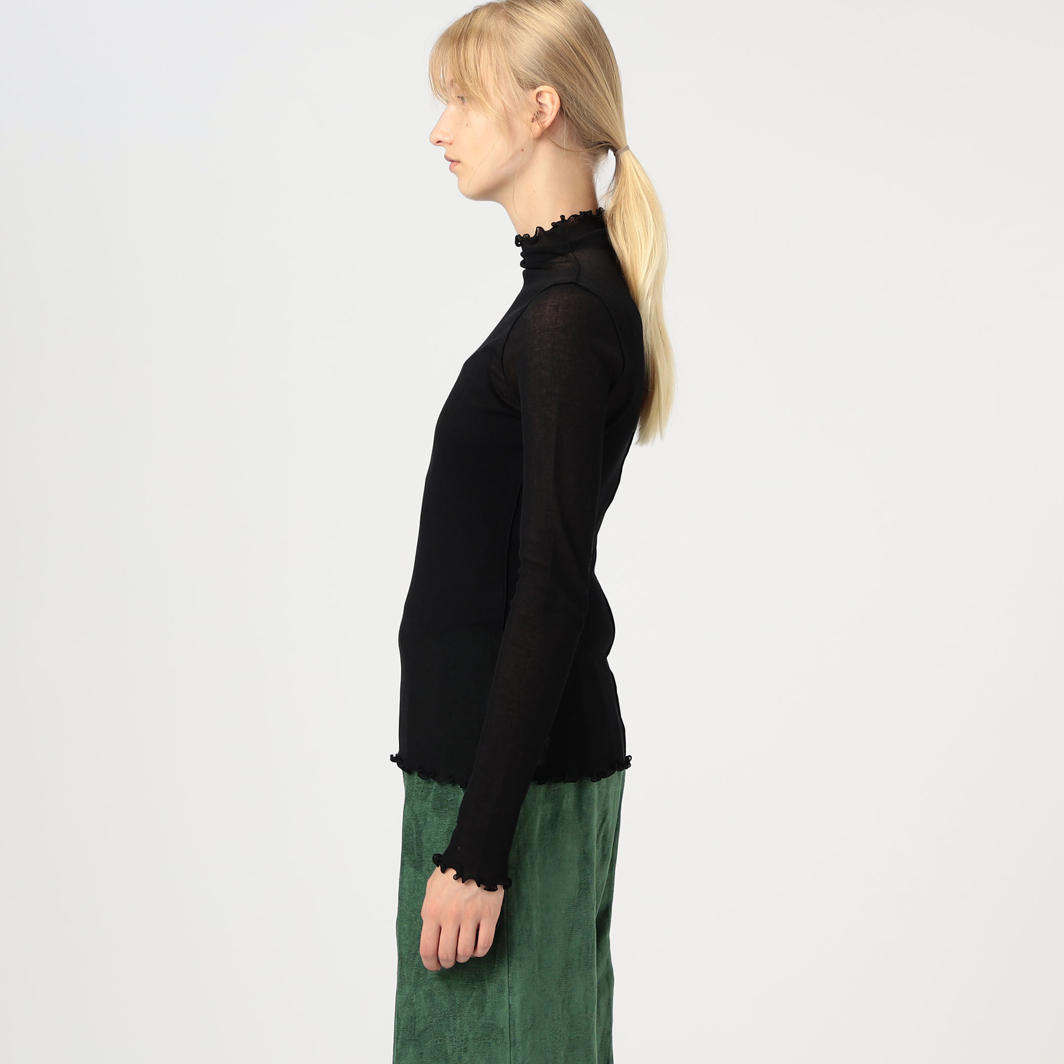 HAKUJI シアーリブ タートルネックプルオーバー｜トゥモローランド