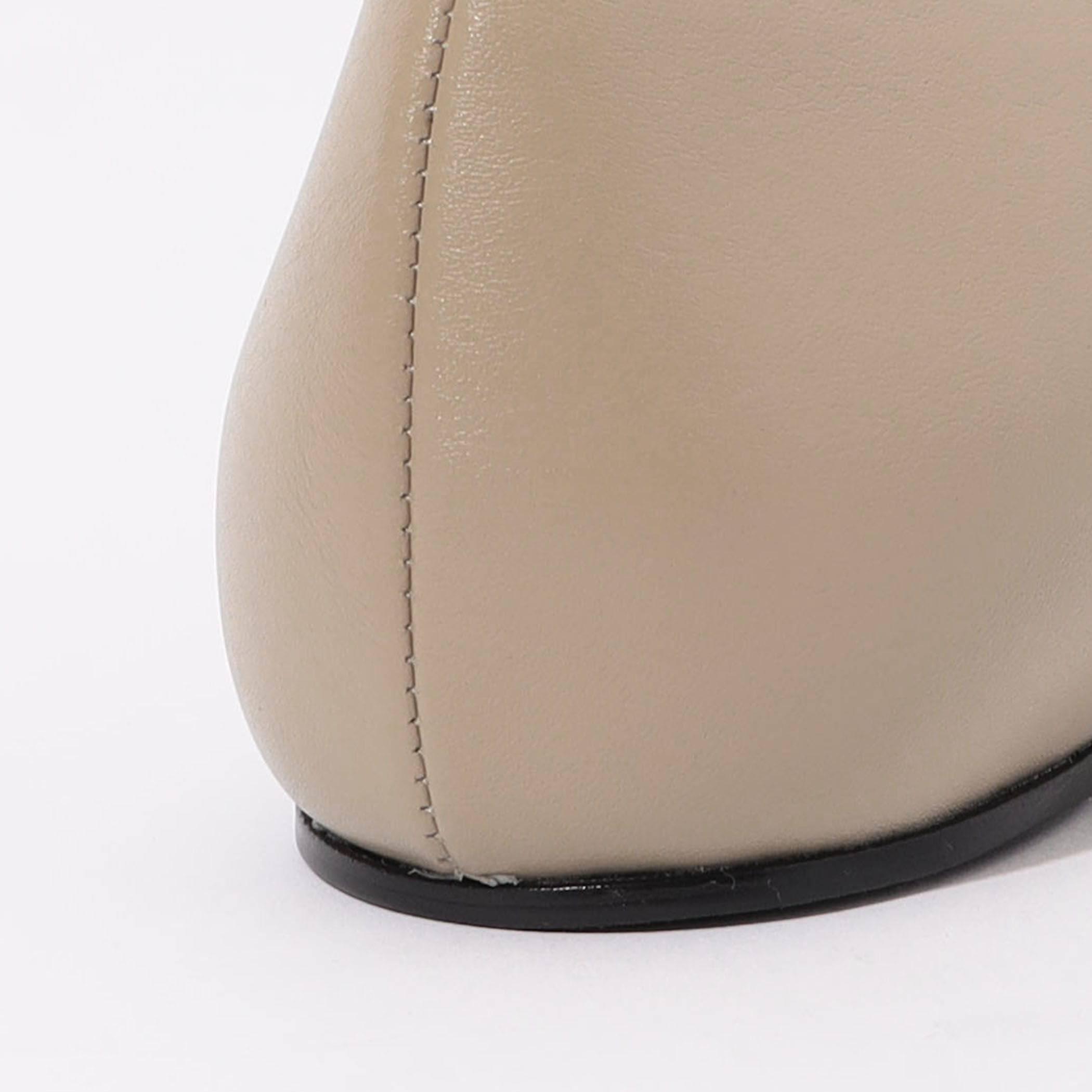 【TOTEME】パテントアシンメトリー バレリーナ フラットシューズ item3a79b1cabcbe11ee96200242ac