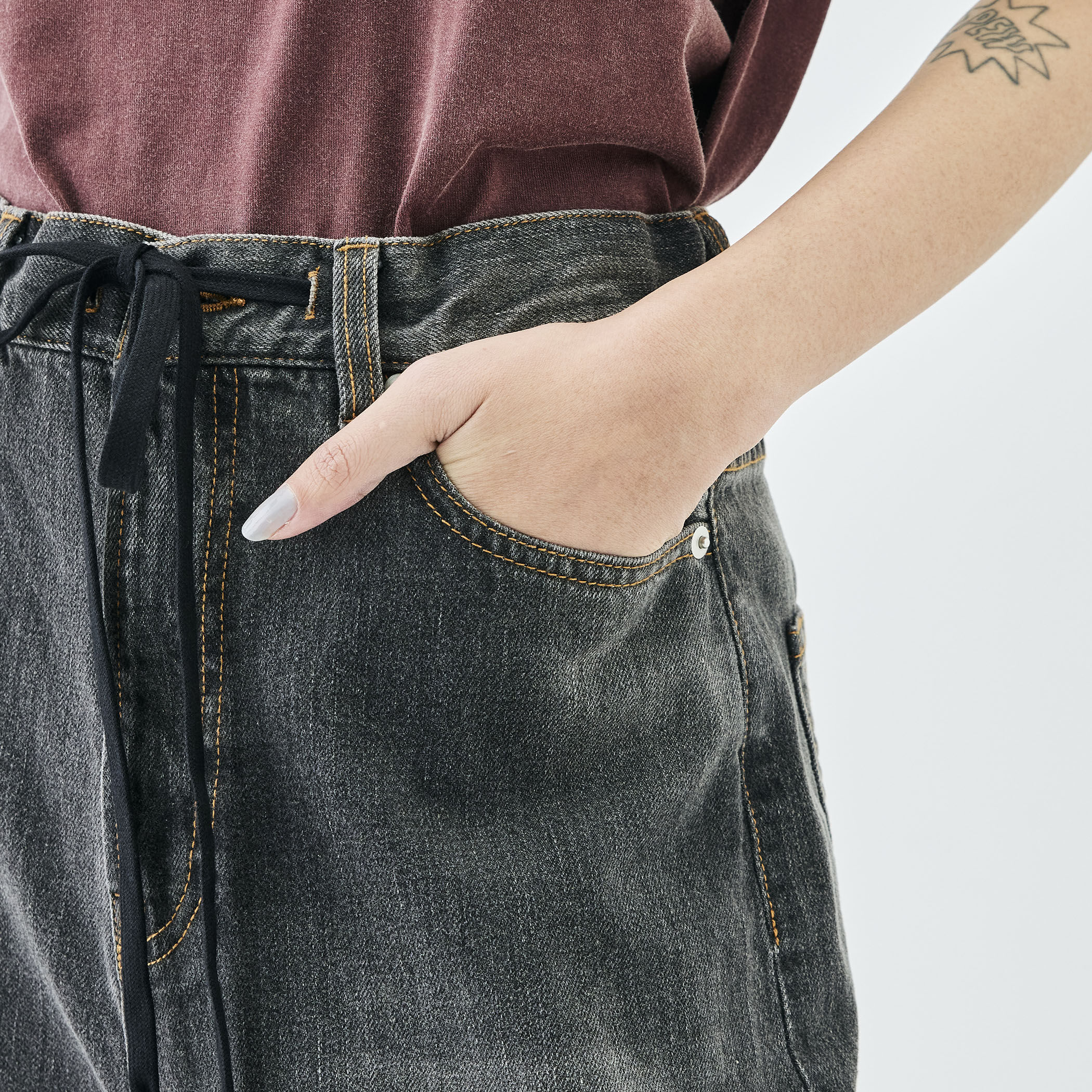 WEB先行予約】ブラックデニム ドローコードパンツ｜トゥモローランド