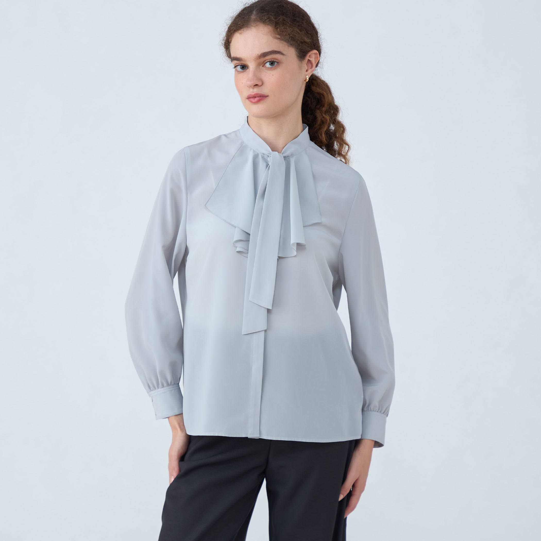 美品 トゥモローランド 2,6万円 リボンブラウス ボウタイブラウス C590 美品 トゥモローランド 2,6万円 リボンブラウス ボウタイブラウス C590