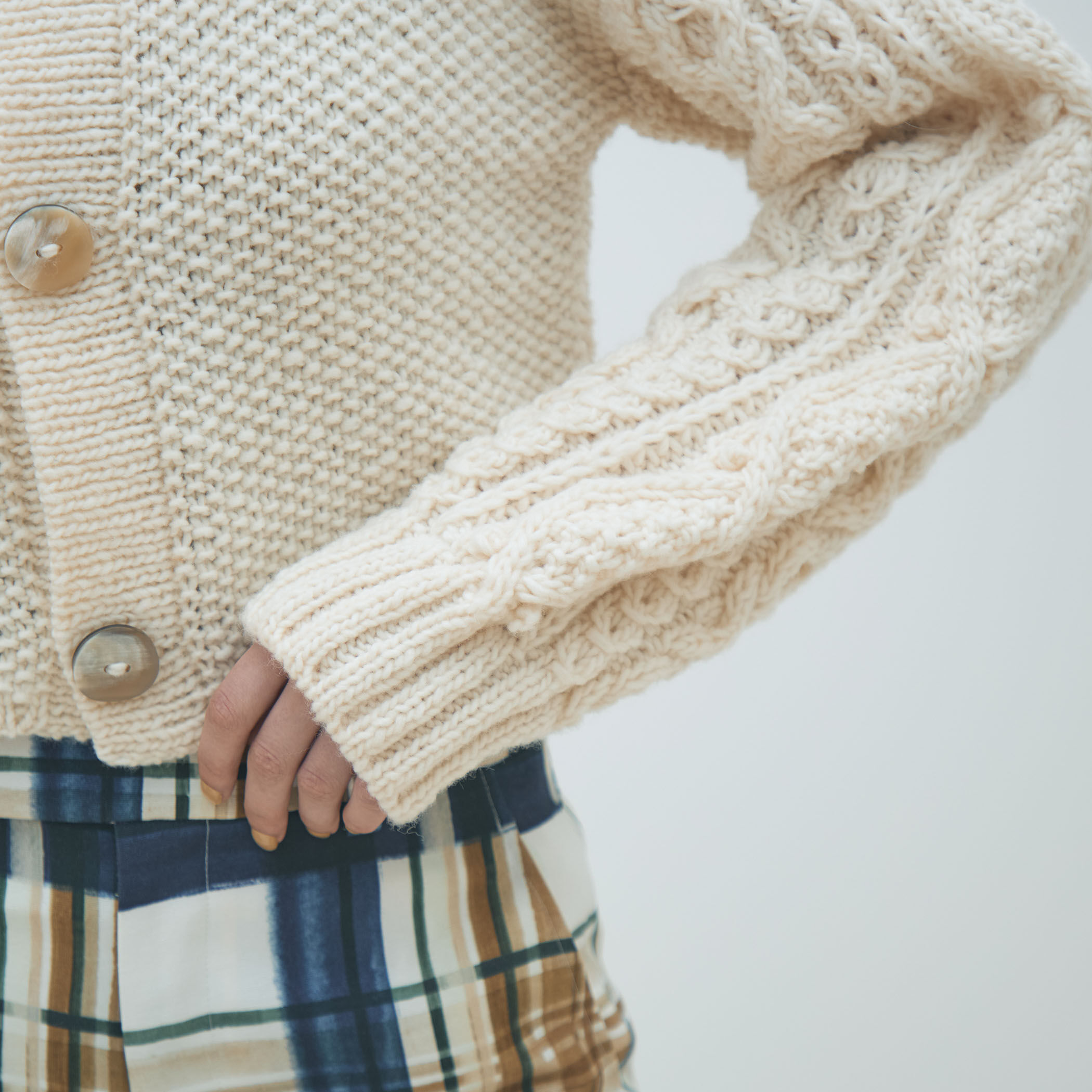 ハンドニット ショートカーディガン｜トゥモローランド 公式通販