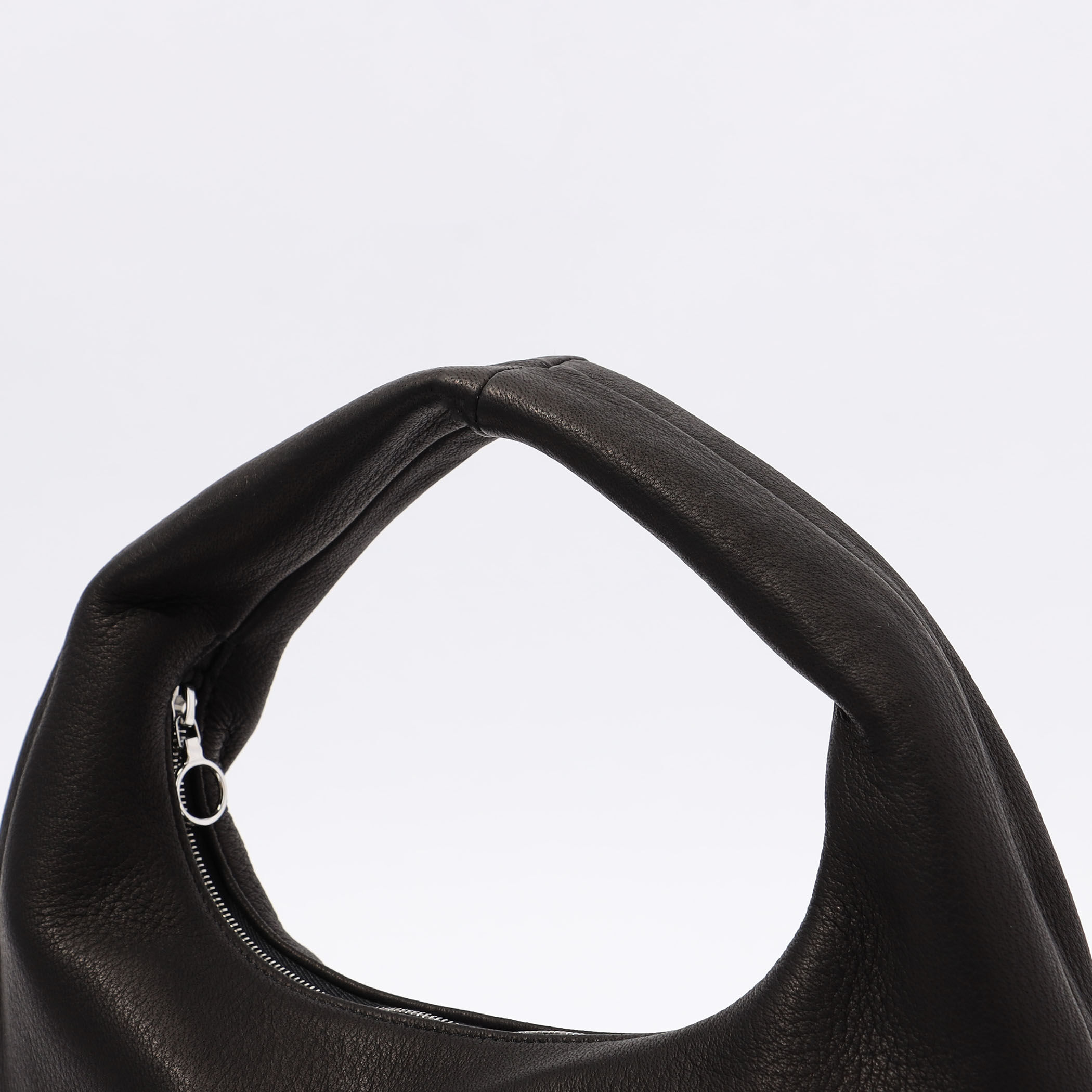 AETA 黒 レザー ハンドバッグ ラウンドワンショルダーM Aeta (アエタ) ROUND ONE SHOULDER：M / ラウンドワンショルダーM