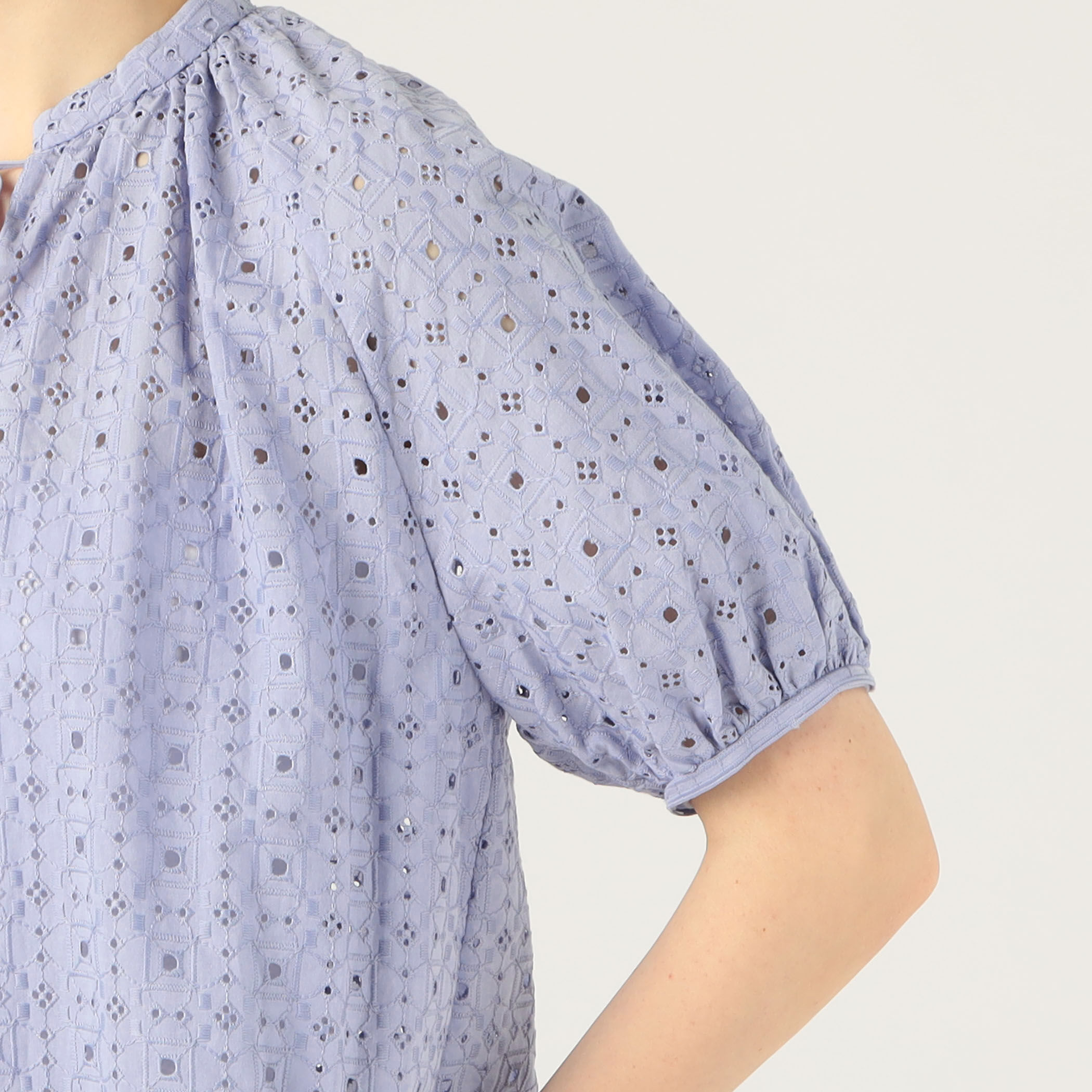 ボイルスクエアエンブロイダリー パフスリーブブラウス