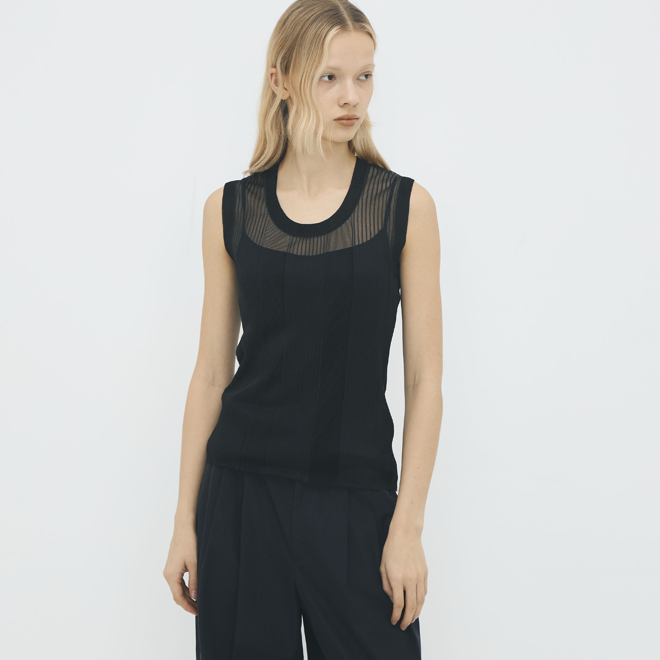 シアーナイロン ランダムリブノースリーブプルオーバー