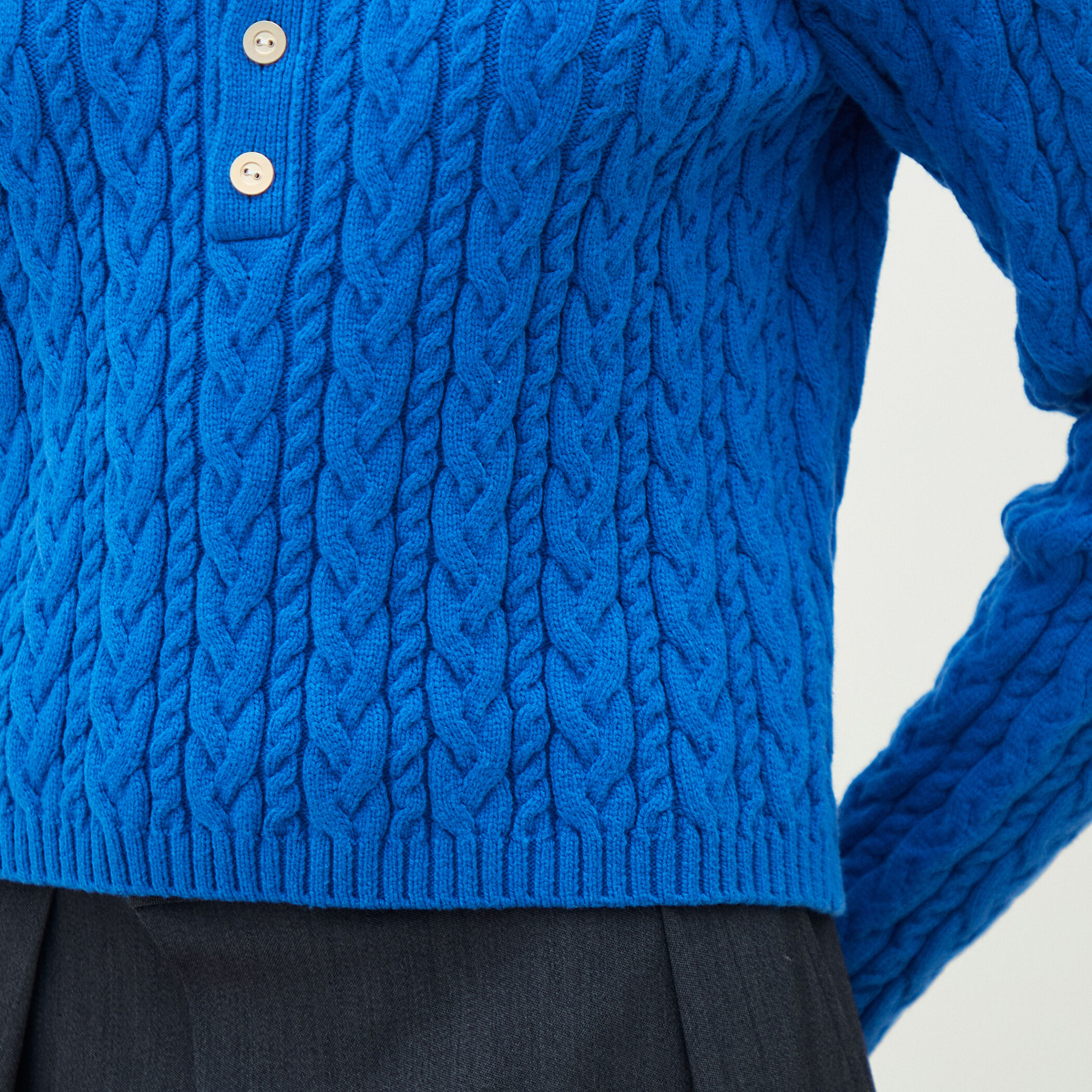 ハイブリットコットンケーブル Vネックプルオーバー｜トゥモローランド