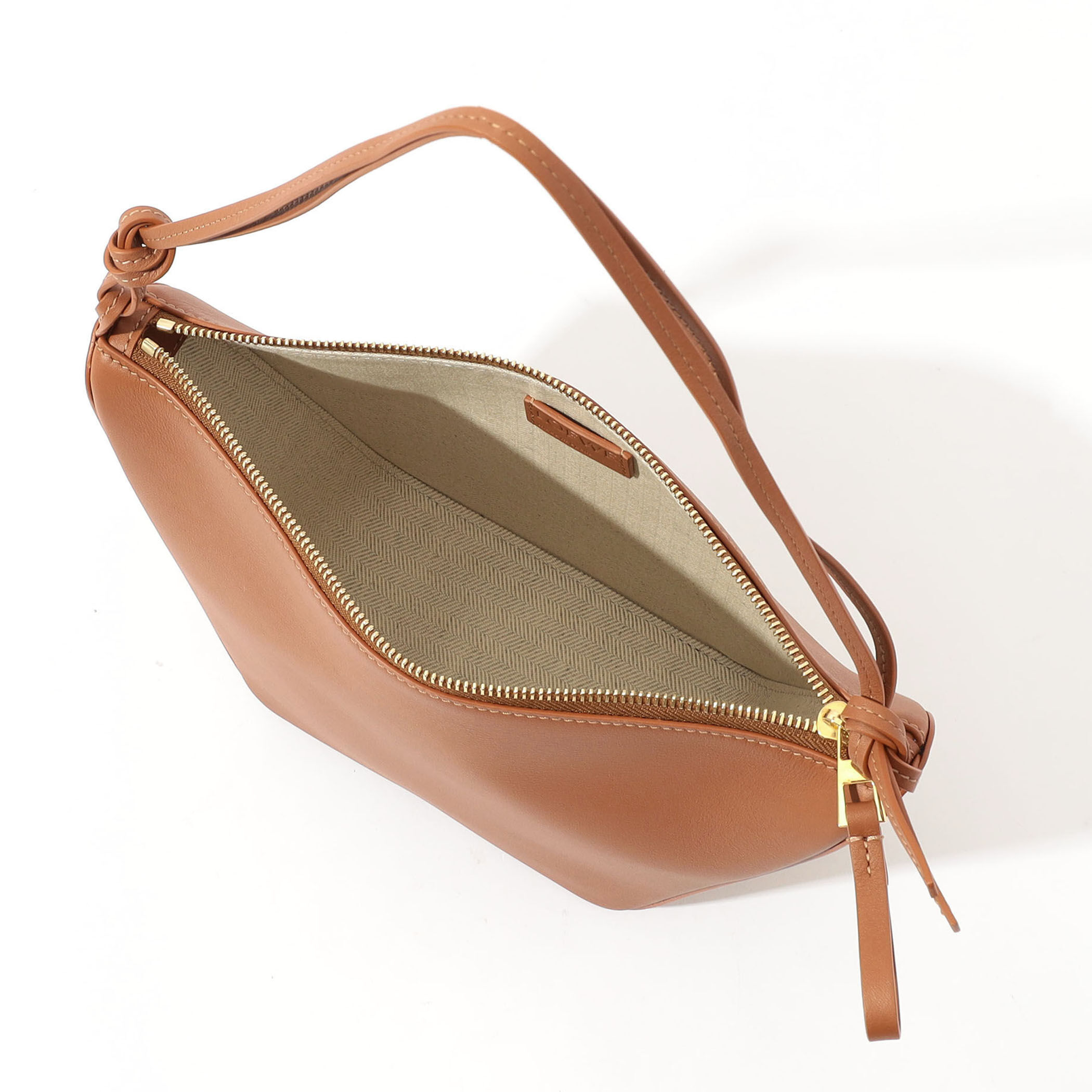 LOEWE HAMMOCK HOBO MINI｜トゥモローランド 公式サイト