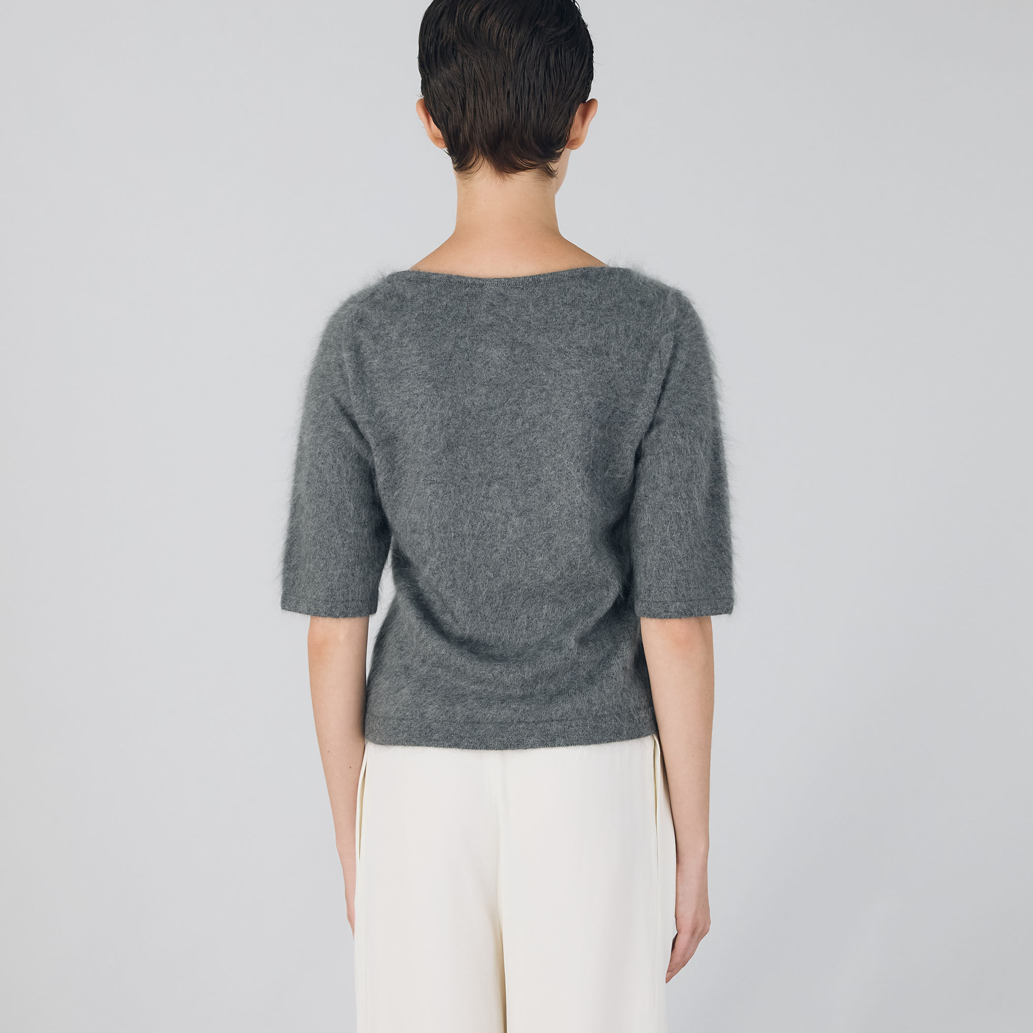 ピュアカシミヤファー Vネックプルオーバー｜トゥモローランド 公式通販