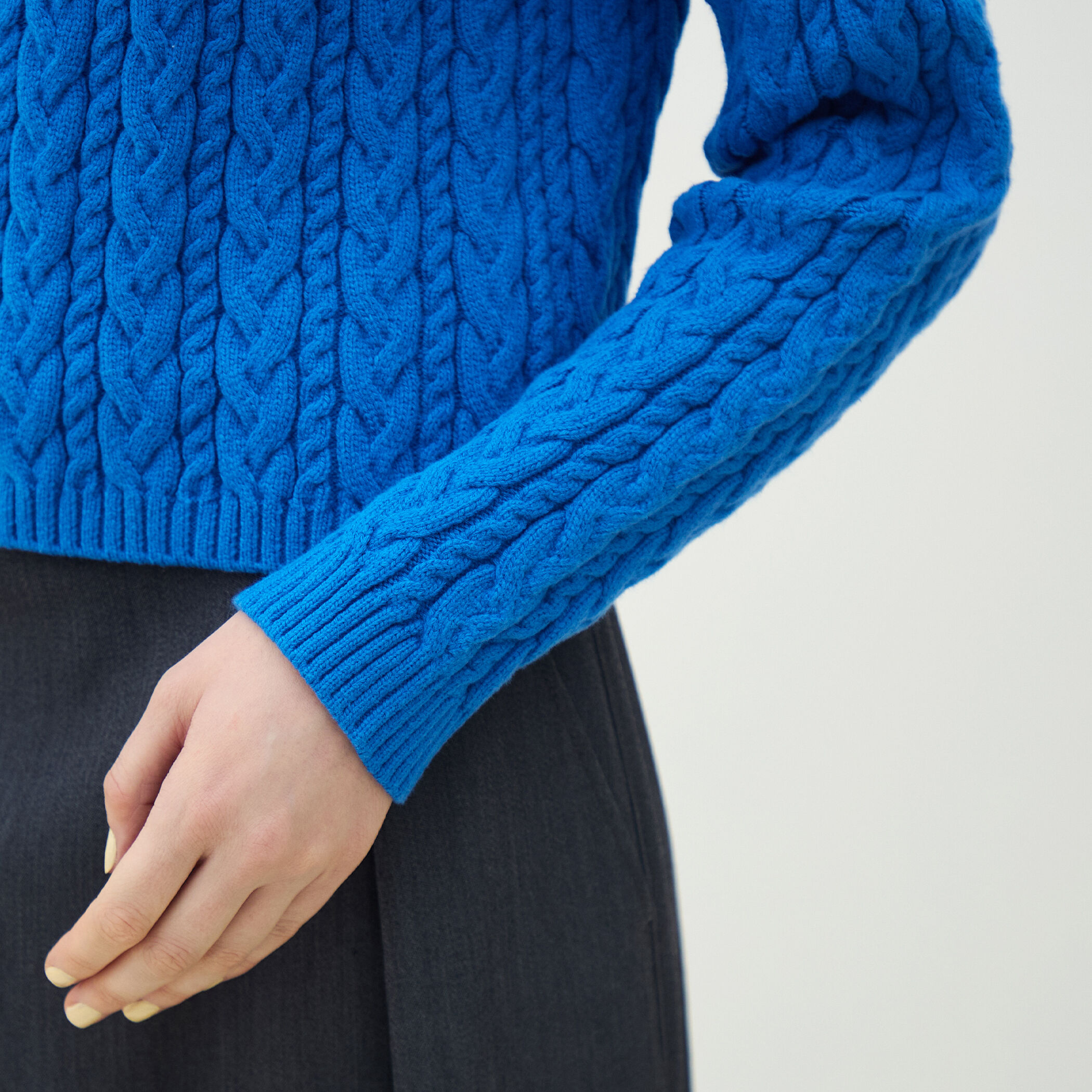 ハイブリットコットンケーブル Vネックプルオーバー｜トゥモローランド