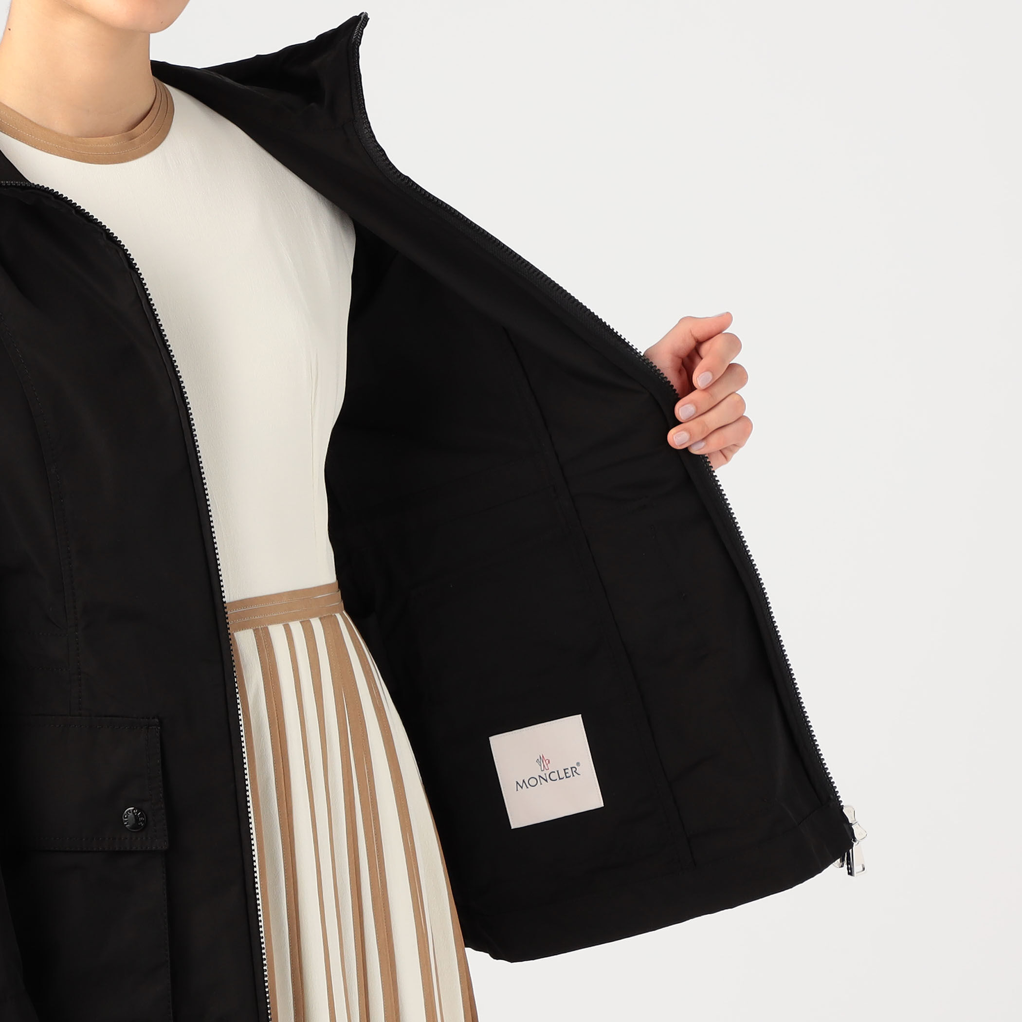MONCLER LEANDRO ショートパーカー｜トゥモローランド 公式通販