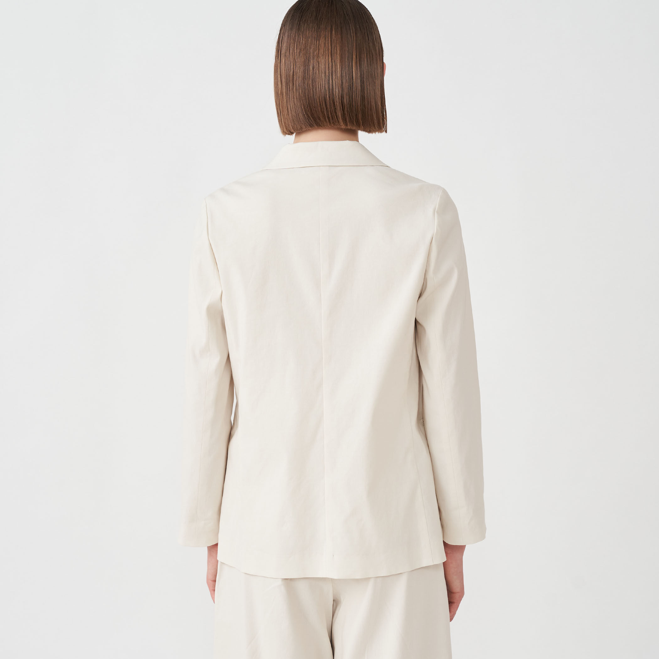 【BALLSEY】リネンス トレッチ ピークドラペル ジャケット 白系 36 BALLSEY】リネンス トレッチ ピークドラペル ジャケット 白系 36