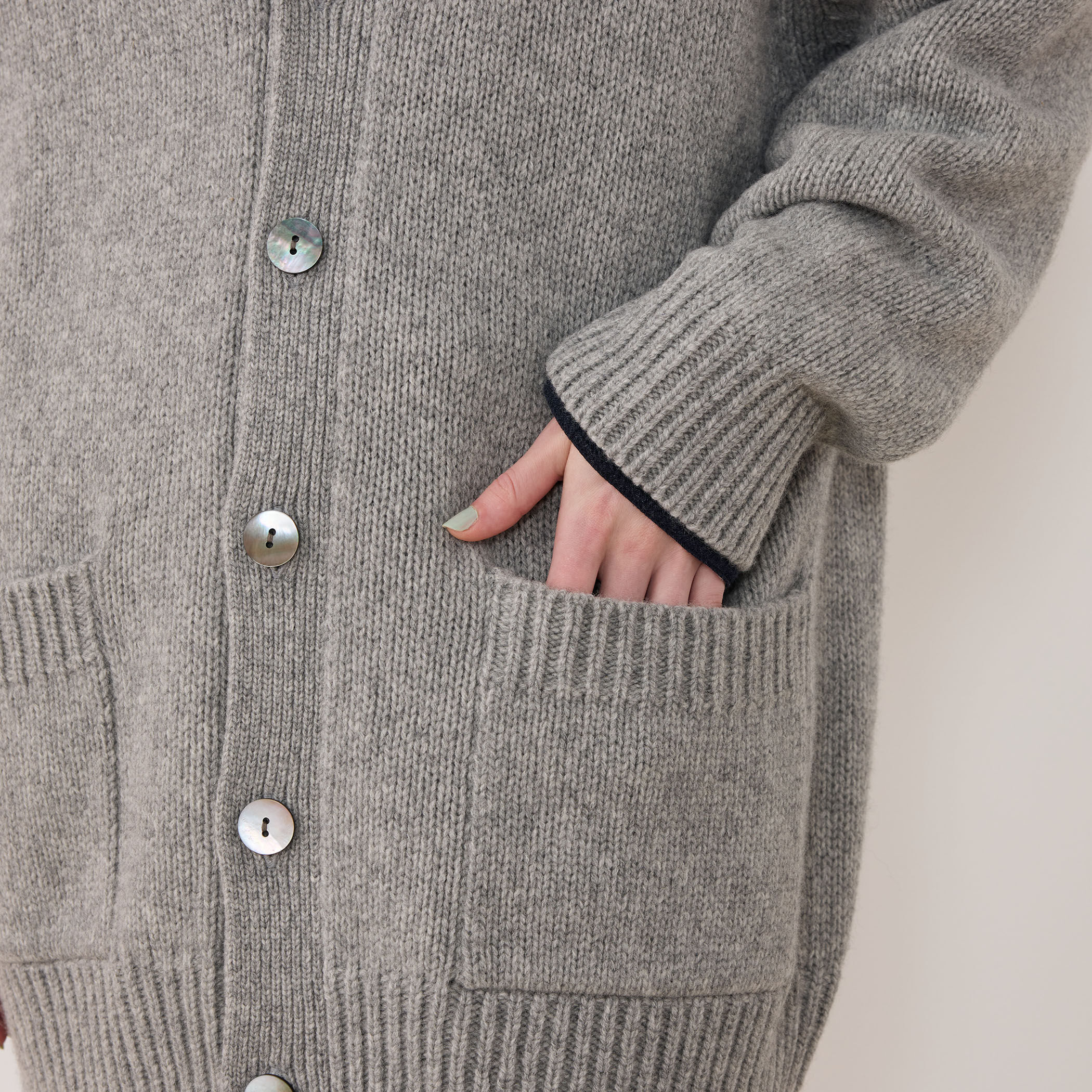 ファインウール Vネックカーディガン｜トゥモローランド 公式通販