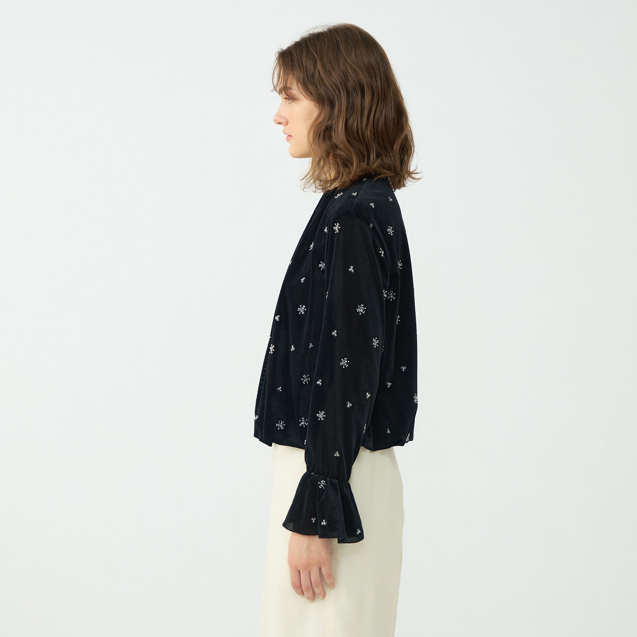 メッシュベロアエンブロイダリー ラッフルカフスブラウス