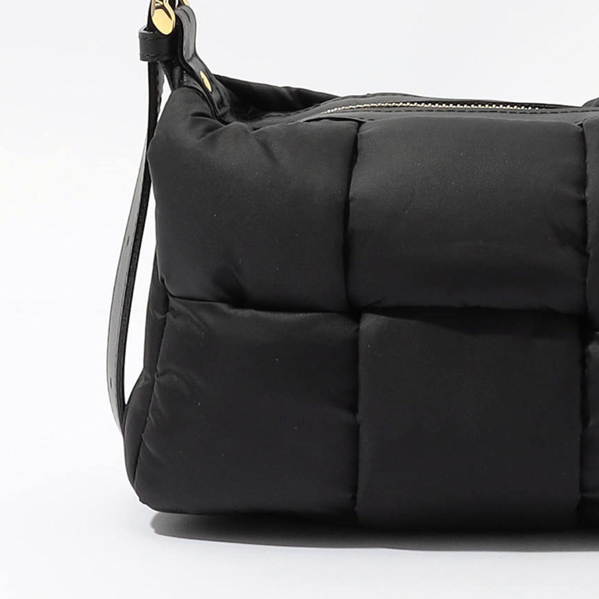 VIOLAd'ORO NYLON SHOULDER バッグ｜トゥモローランド 公式サイト