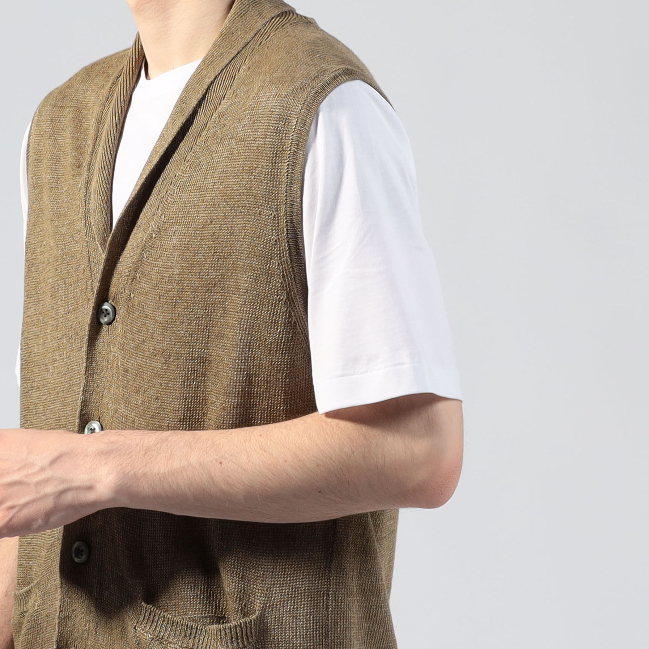 ティントリネン Vネックニットベスト｜トゥモローランド 公式通販