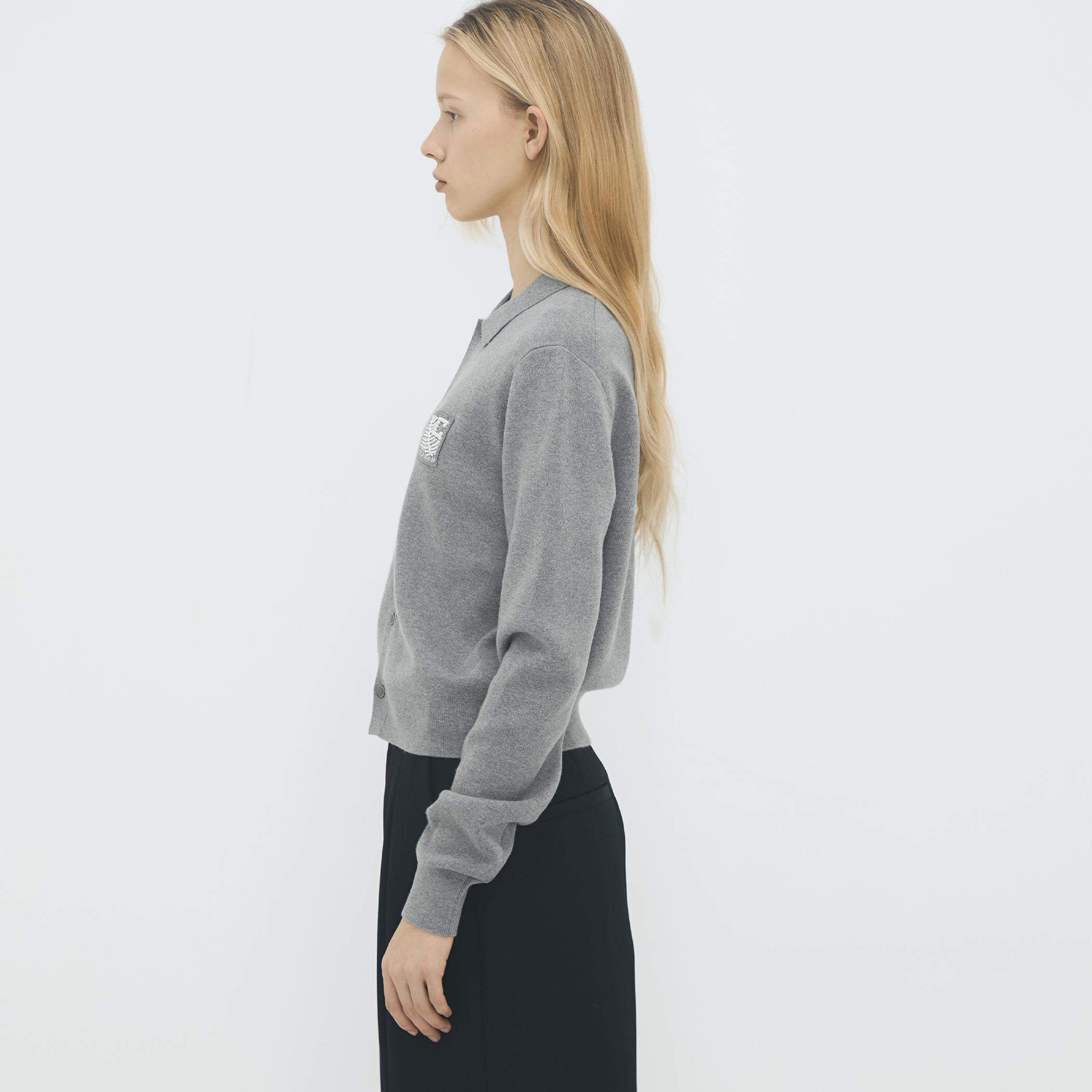 コットンカシミヤ パールロゴポロカーディガン｜トゥモローランド 公式通販