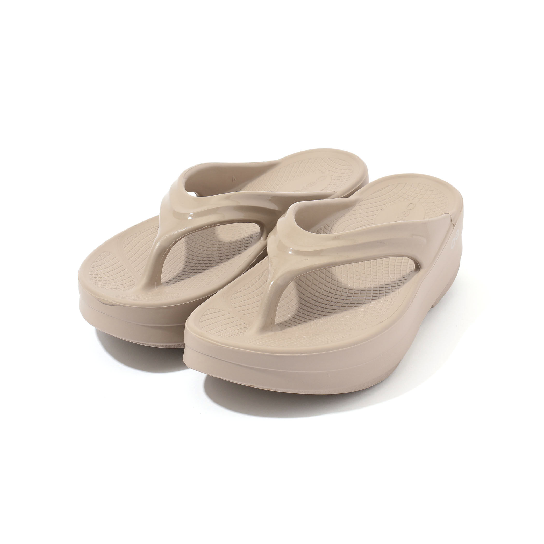 OOFOS OOmega サンダル｜トゥモローランド 公式通販