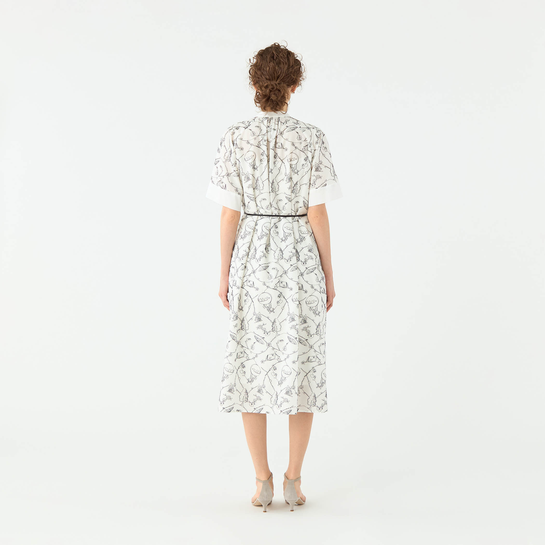 バルーンエンブロイダリー スタンドカラーワンピース