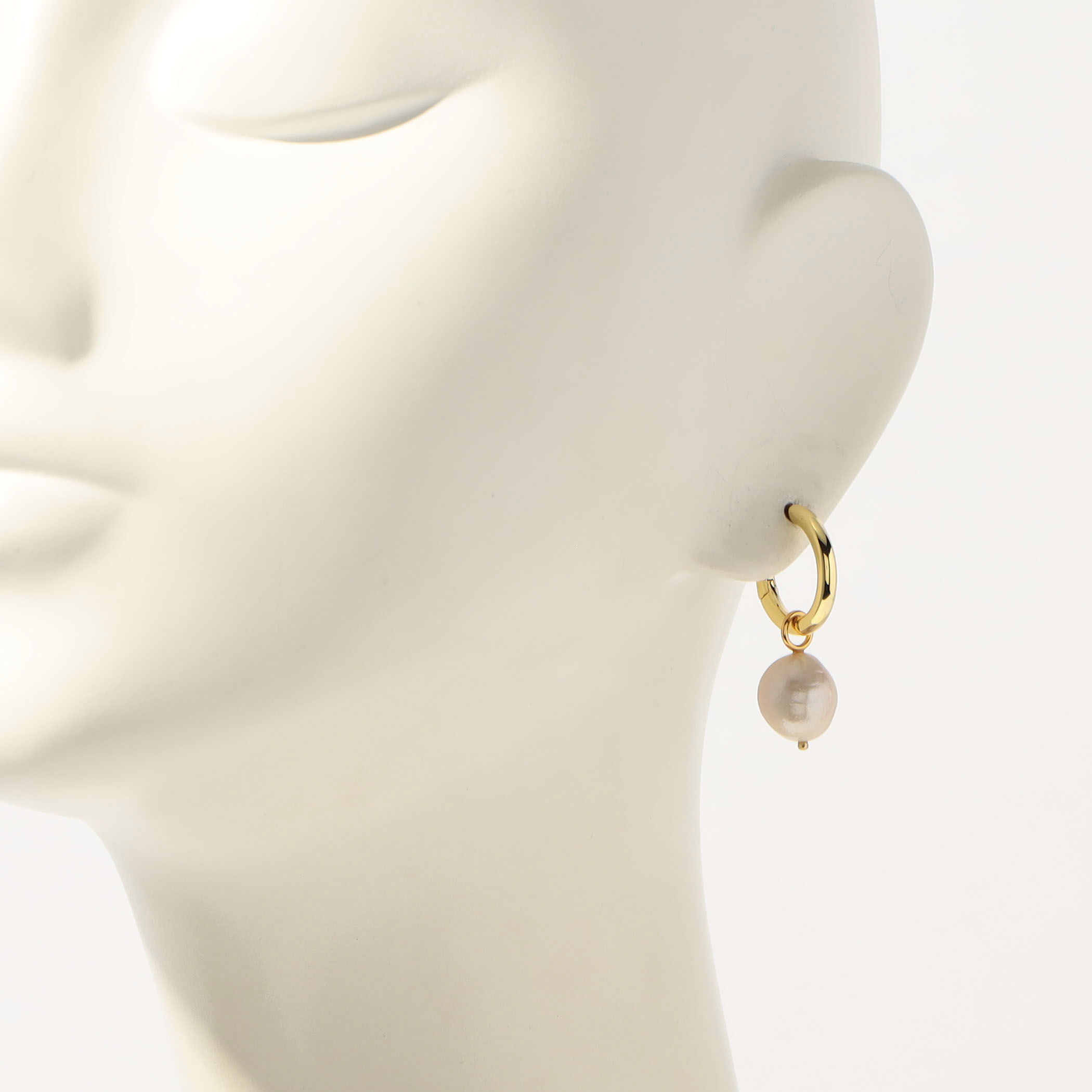 Kara Yoo ホワイトパールフープピアス LOYTO STORE｜【Kara Yoo（カラ・ユ）】MICHELLE パールフープ