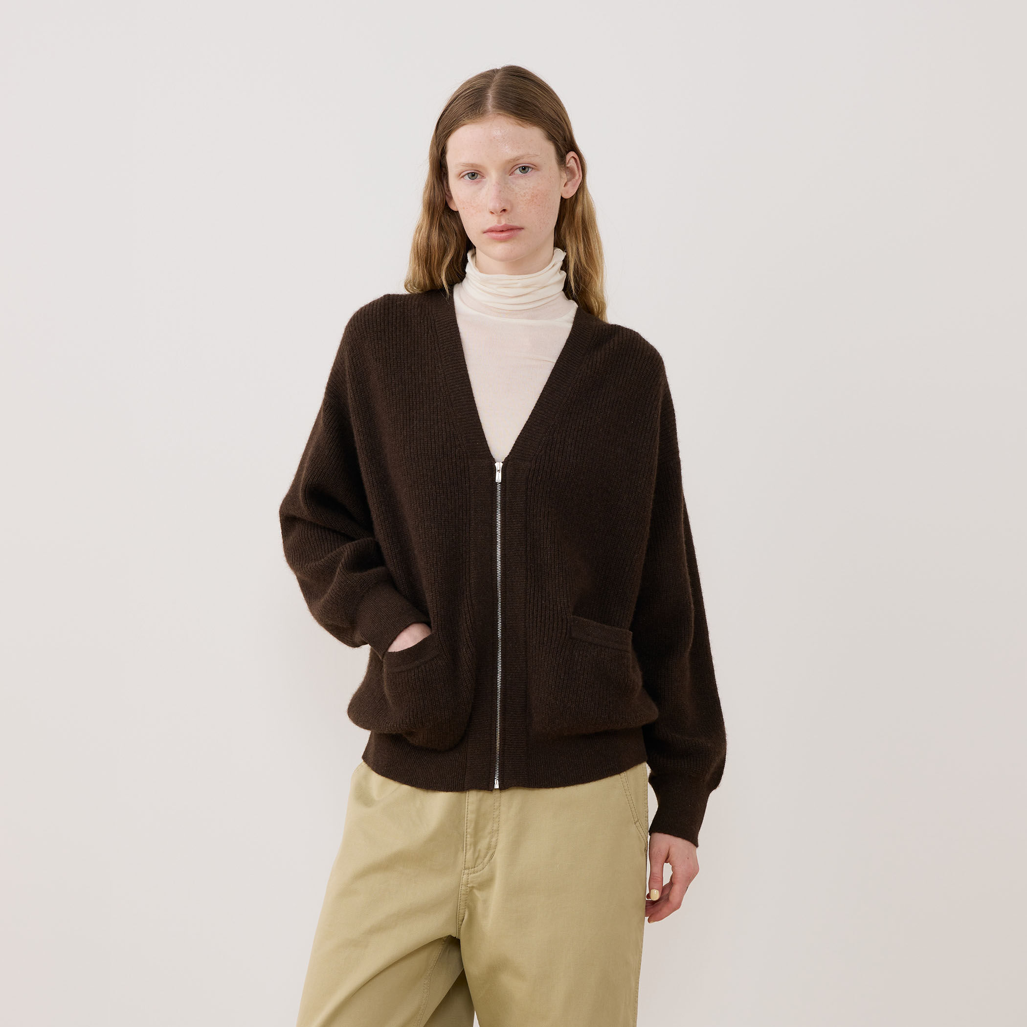 GOBI ヤクウール 100％ フルジップ セーター カーディガン 美品 モンゴルヤク ジップアップカーディガン｜トゥモローランド 公式通販