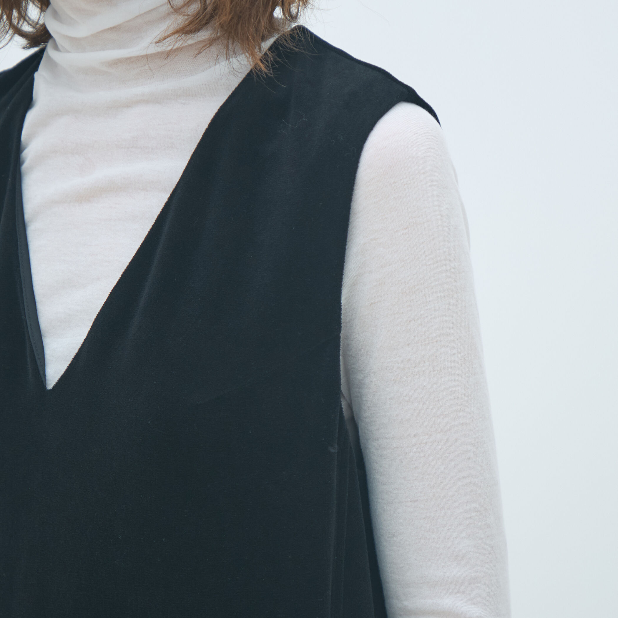 コットンポリエステルベロア Vネックワンピース｜トゥモローランド