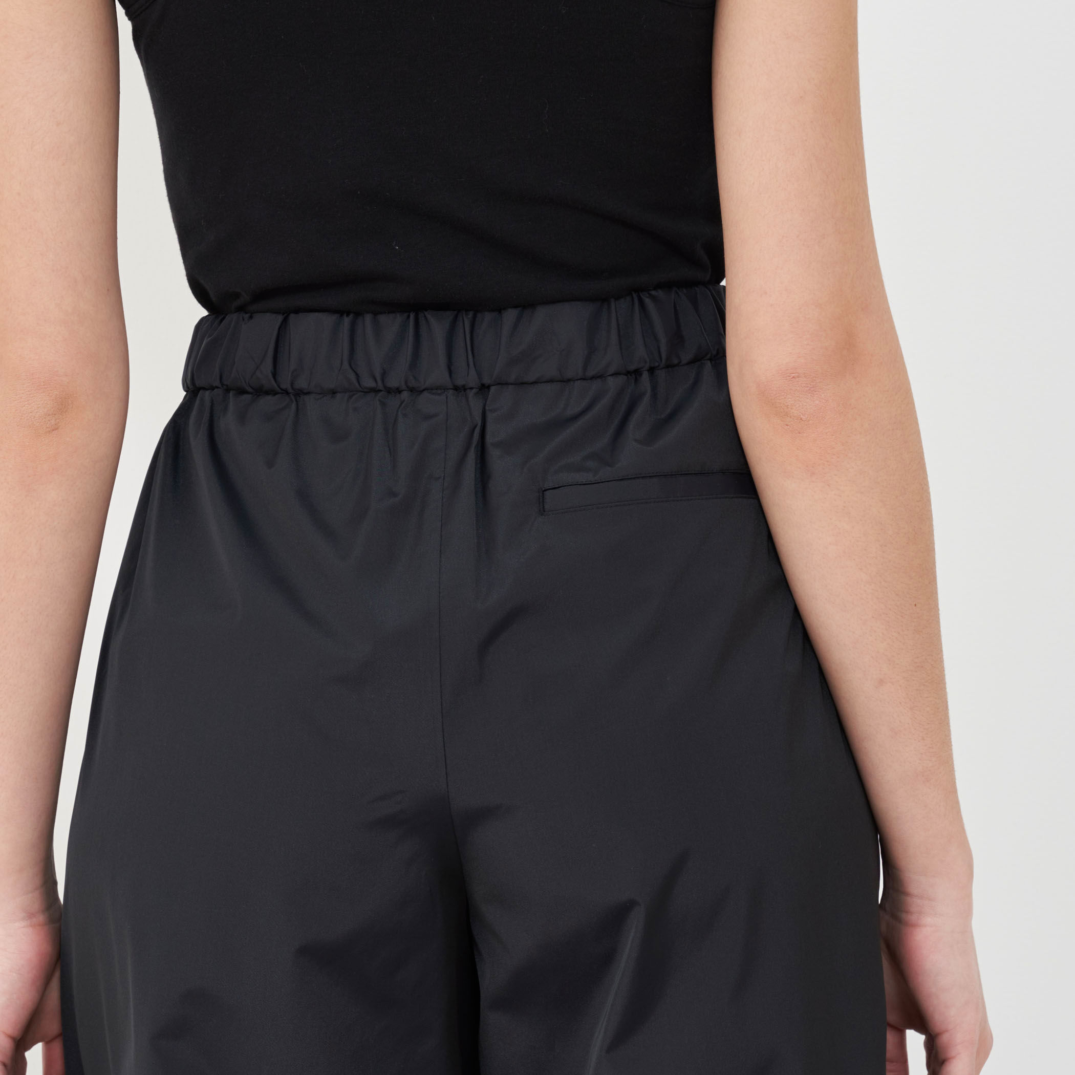 シルクタフタ イージーボリュームパンツ｜トゥモローランド 公式通販