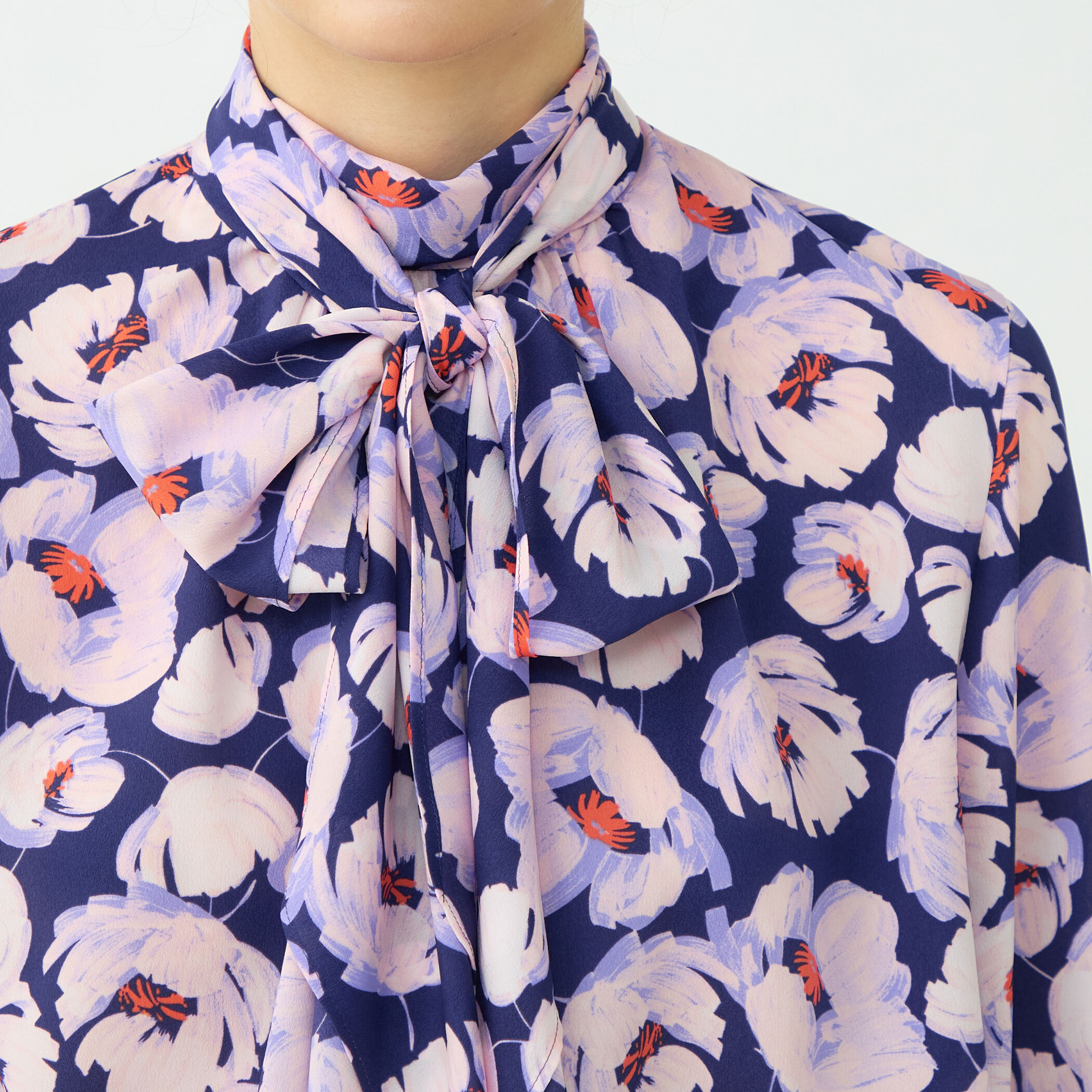 フェザリーフラワープリント ボウタイブラウス｜トゥモローランド 公式通販