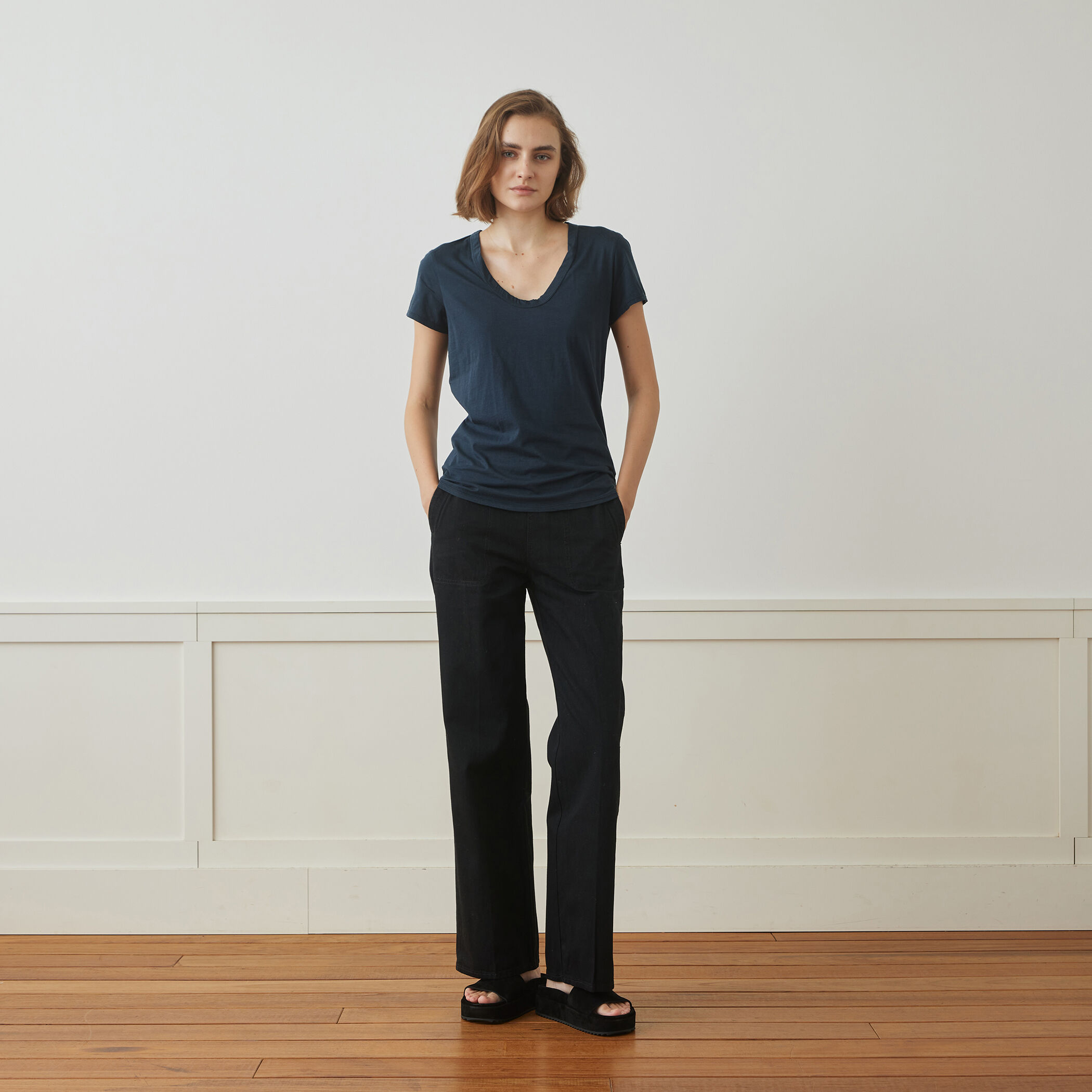 コットンブラックデニム フレアパンツ WVBD1698｜トゥモローランド