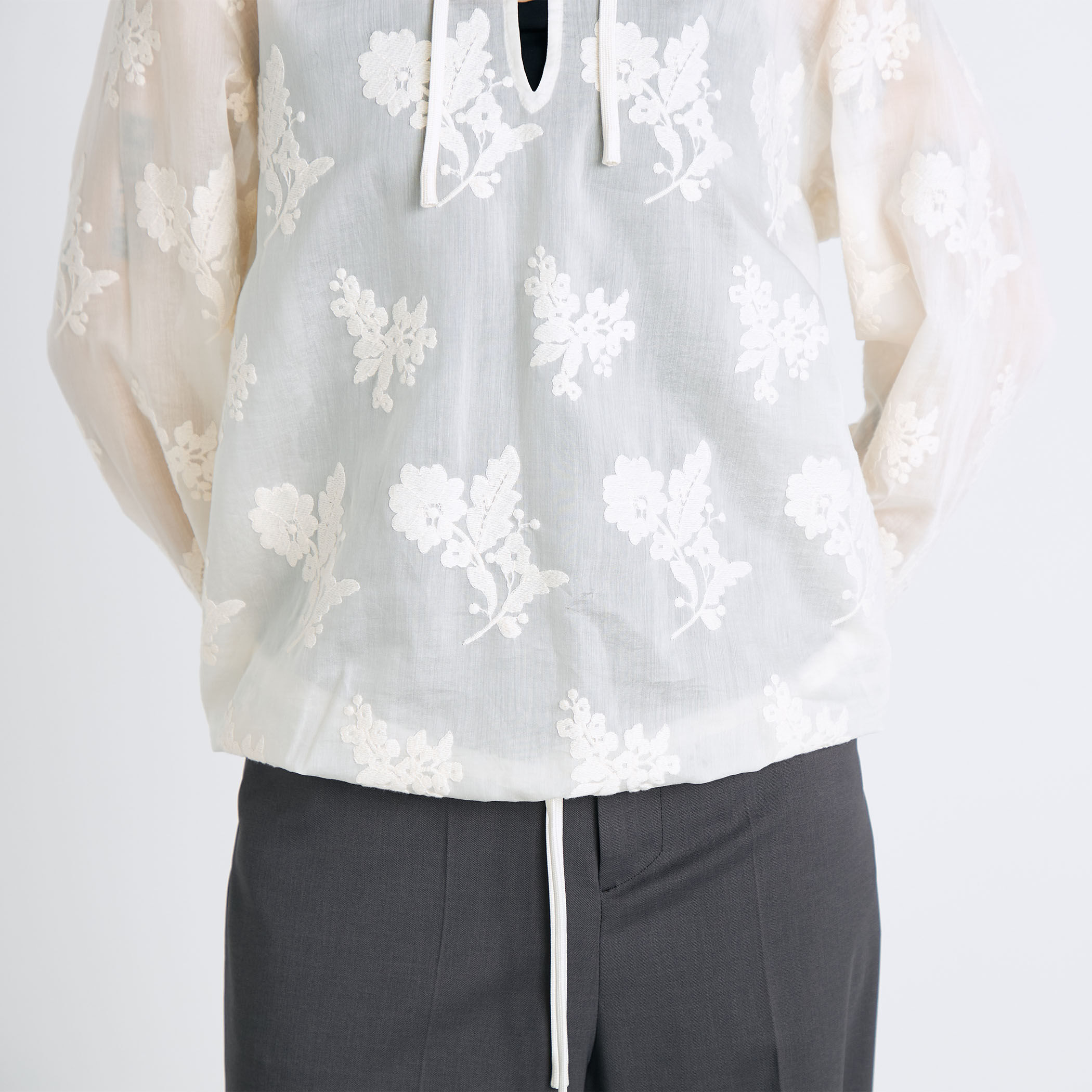 シアーエンブロイダリー フーデットブラウス｜トゥモローランド 公式通販