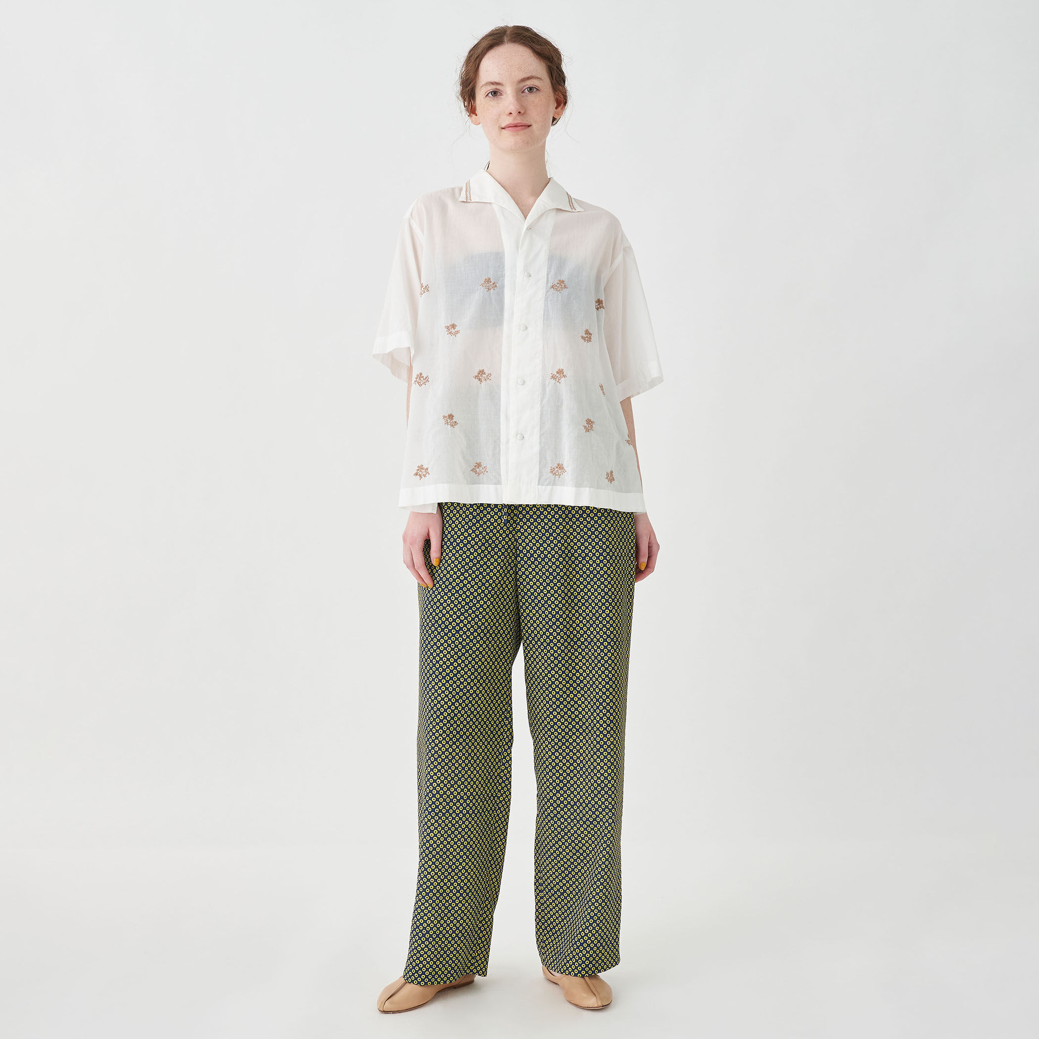 24ss 新品　ヌキテパ　コットンボイルラクナウエンブロイダリートップ　シャツ 24ss 新品 ヌキテパ コットンボイルラクナウエンブロイダリー