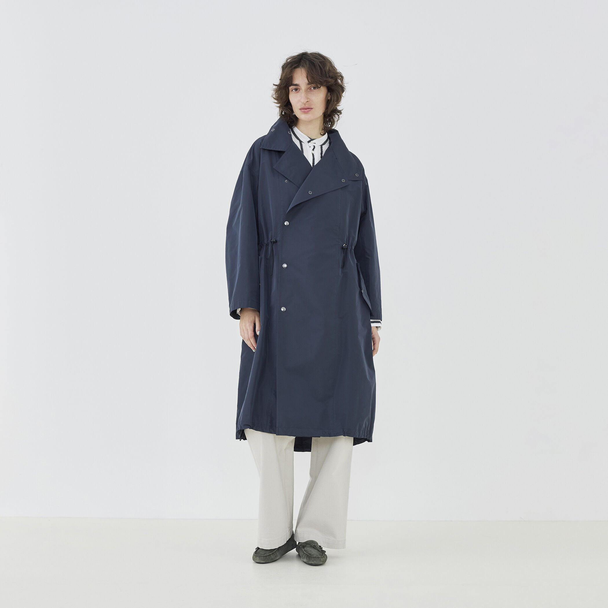 メモリータフタ スタンドカラートレンチコート｜トゥモローランド 公式通販