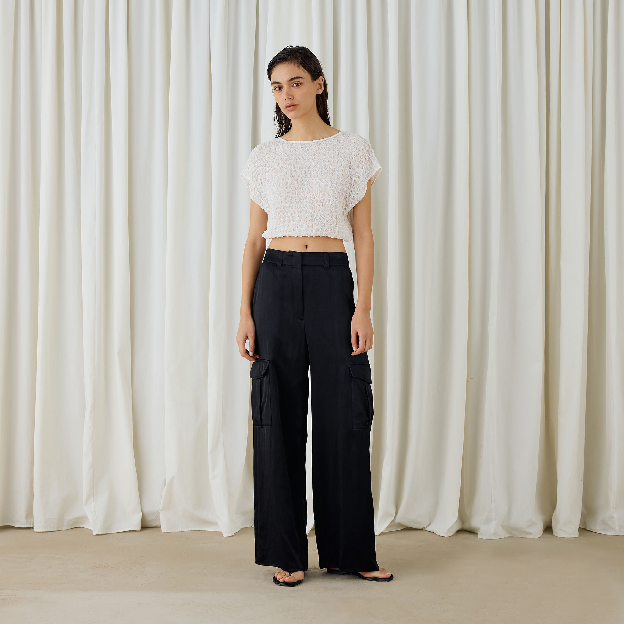 シャーリングシルク ショートプルオーバー｜トゥモローランド