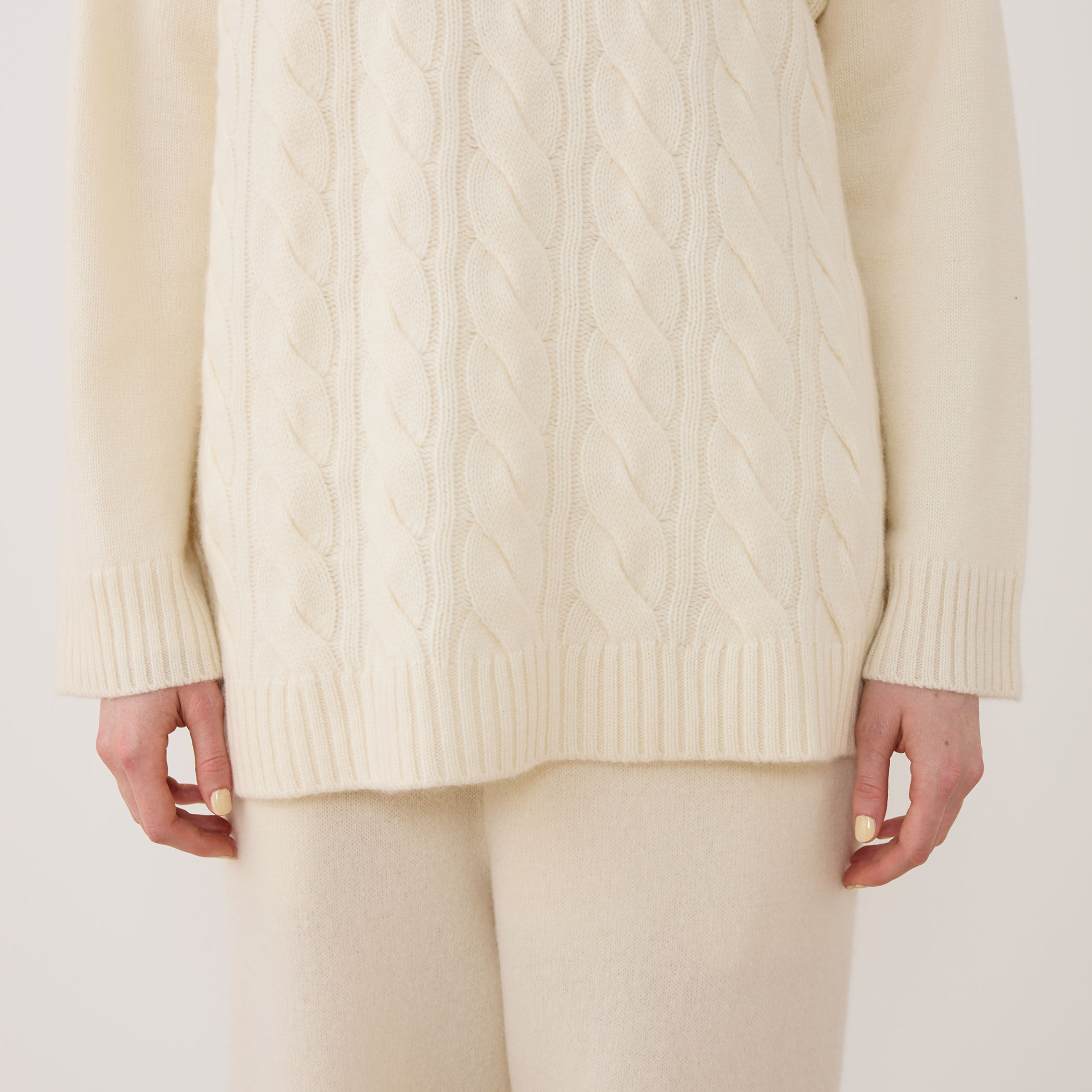 モンゴルカシミヤケーブル クルーネックプルオーバー