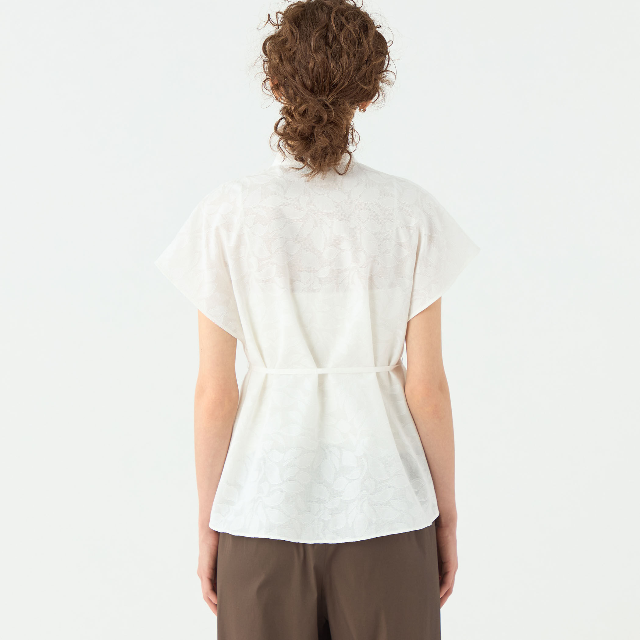 カラミジャカード ワイドショルダークレリックブラウス