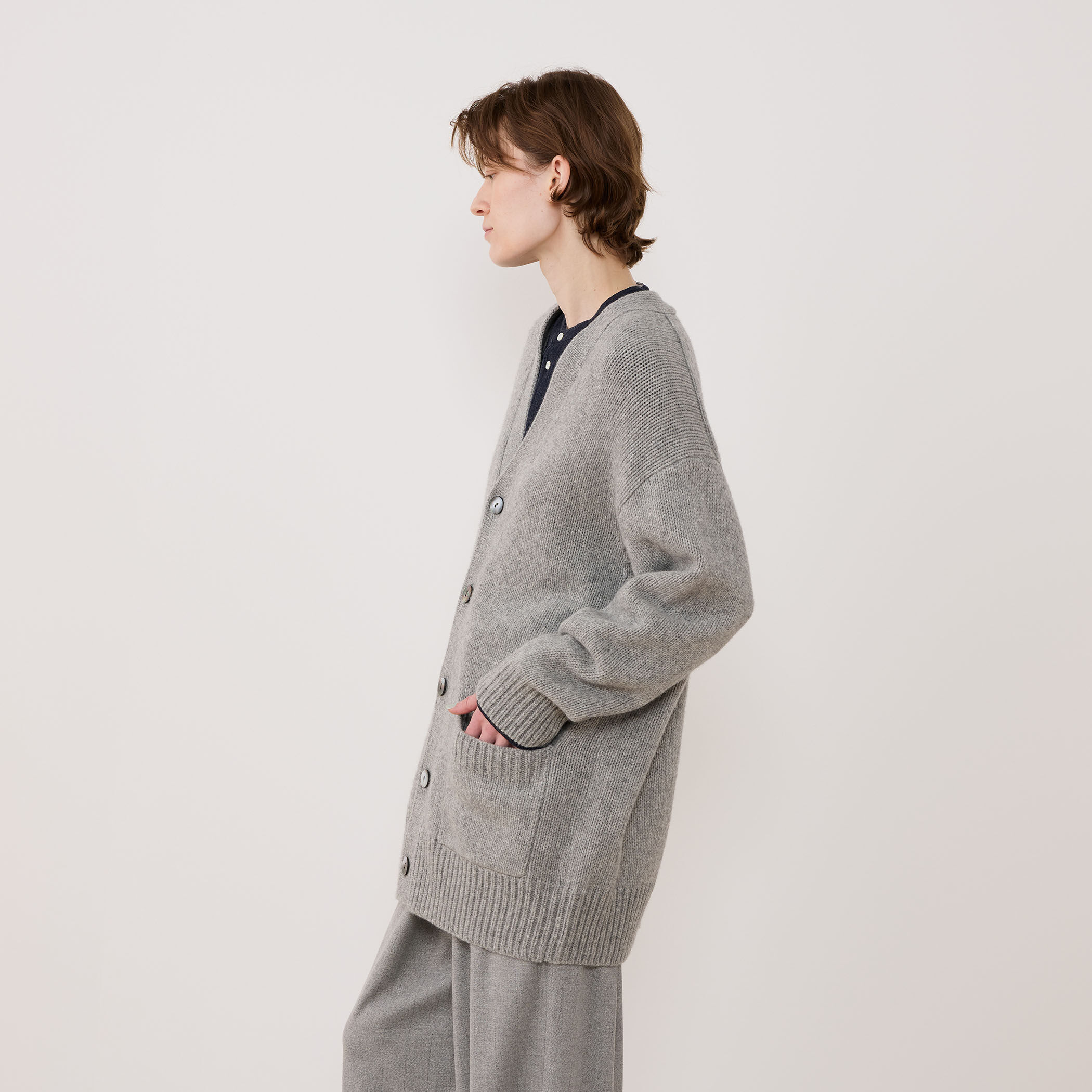 GALERIE VIE ファインウールライト Vネックカーディガン　グリーン セール】 ファインウールライト Vネックカーディガン （カーディガン