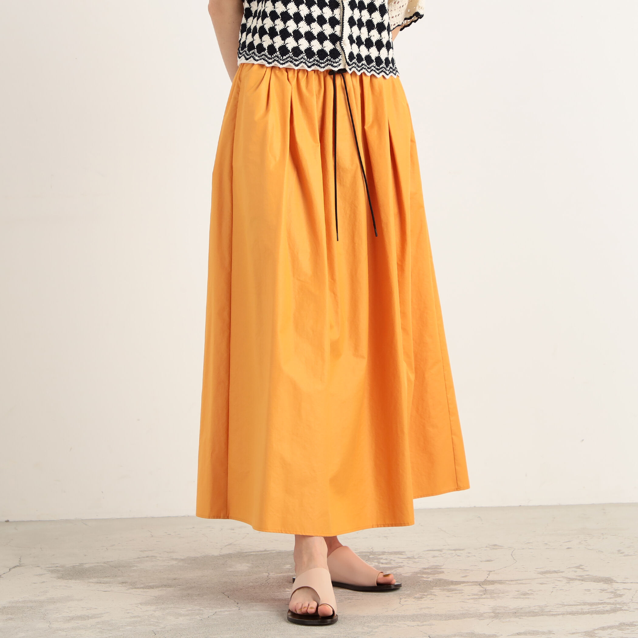 クリスピータフタ ギャザーロングスカート｜トゥモローランド 公式通販