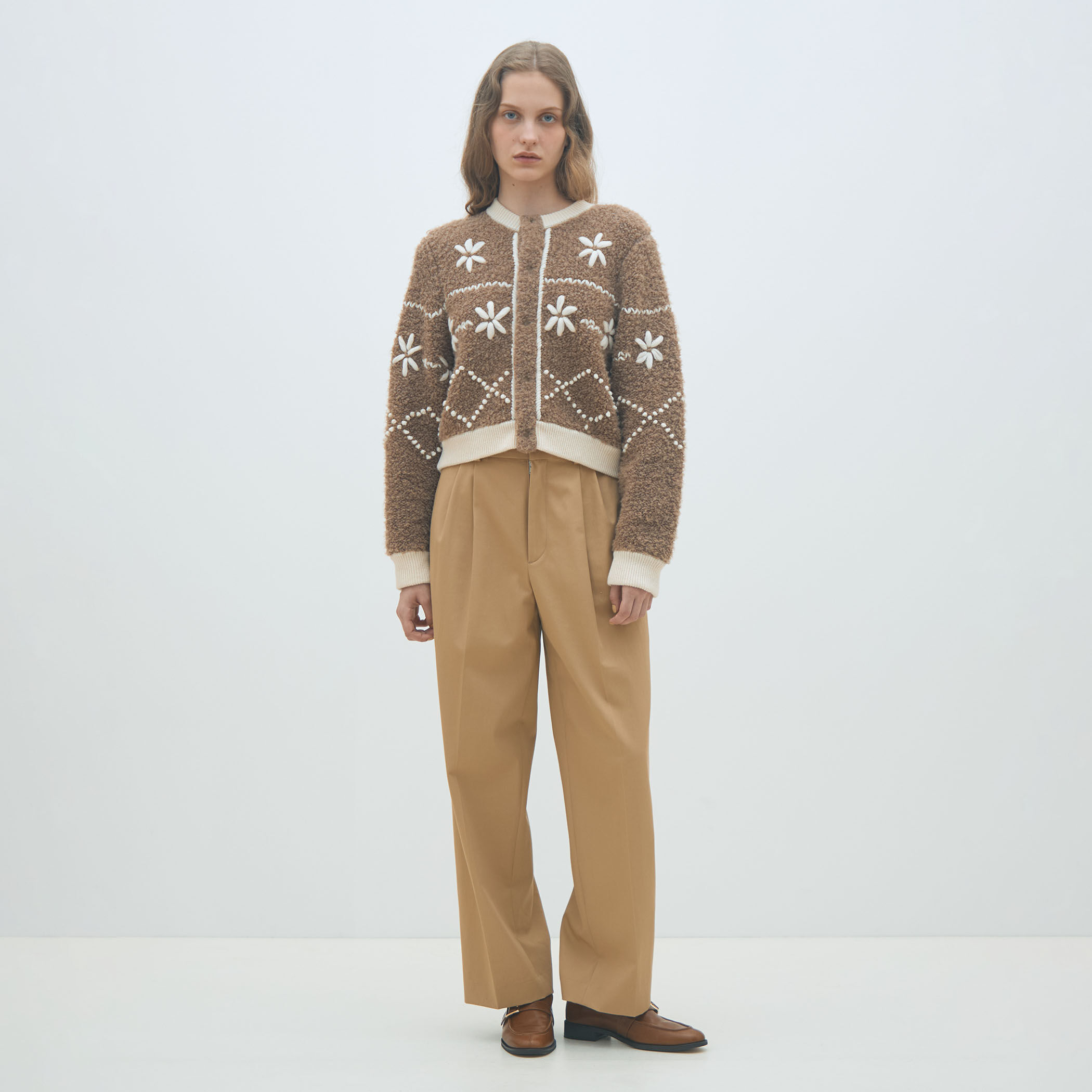 ムートンエンブロイダリー クルーネックカーディガン