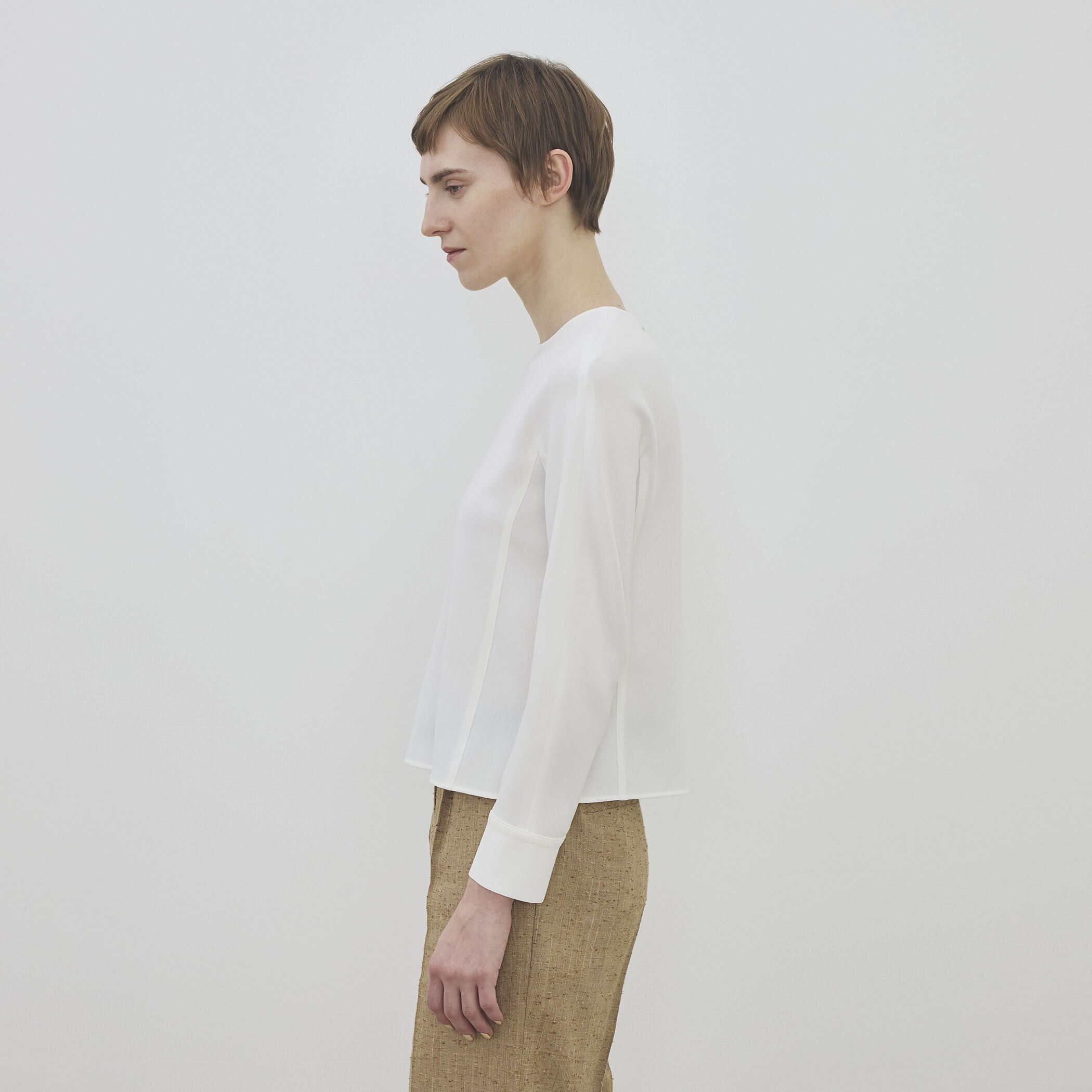 ライトダブルクロス クルーネックプルオーバー｜トゥモローランド 公式通販