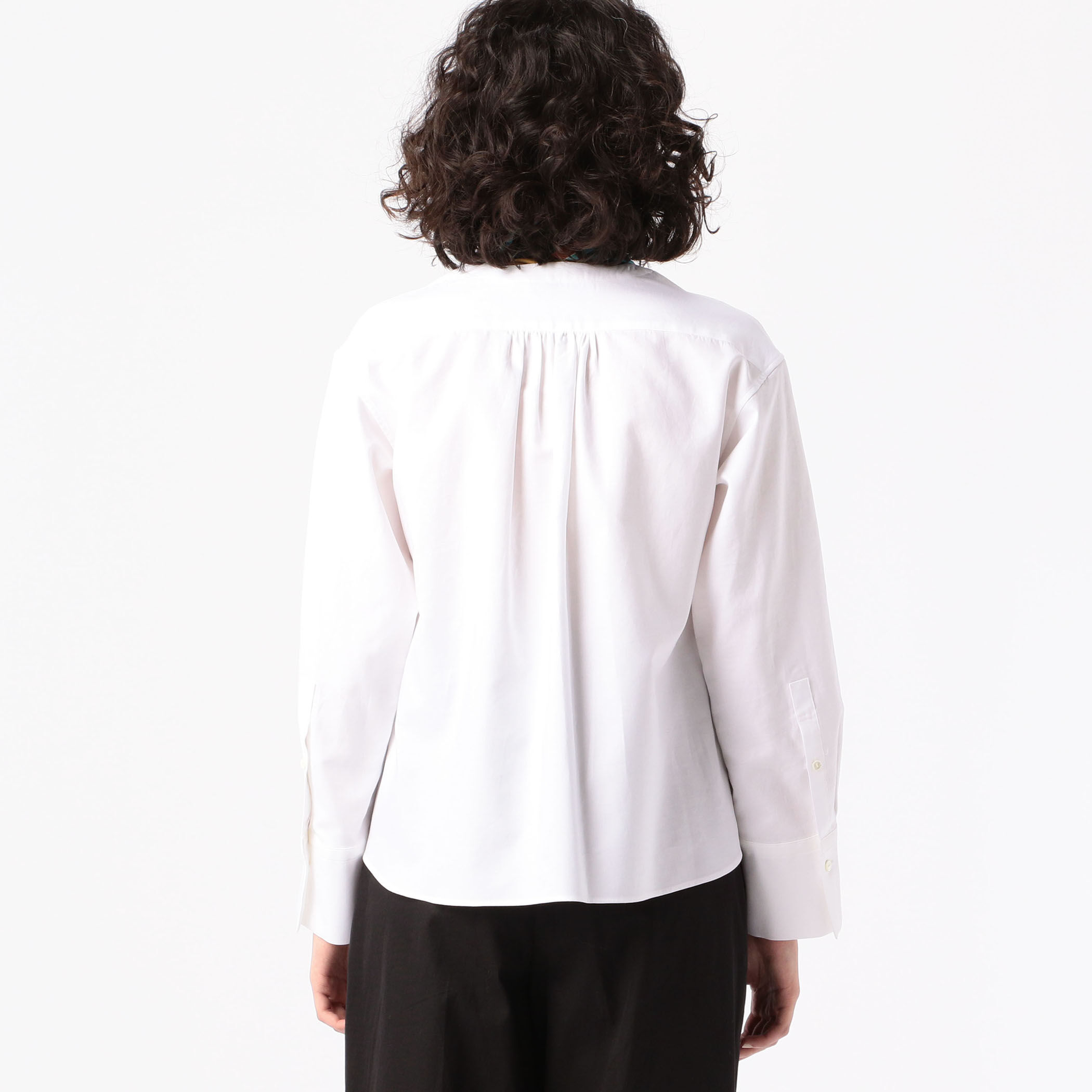 □コットン リキッドストライプスカーフノーカラーシャツ