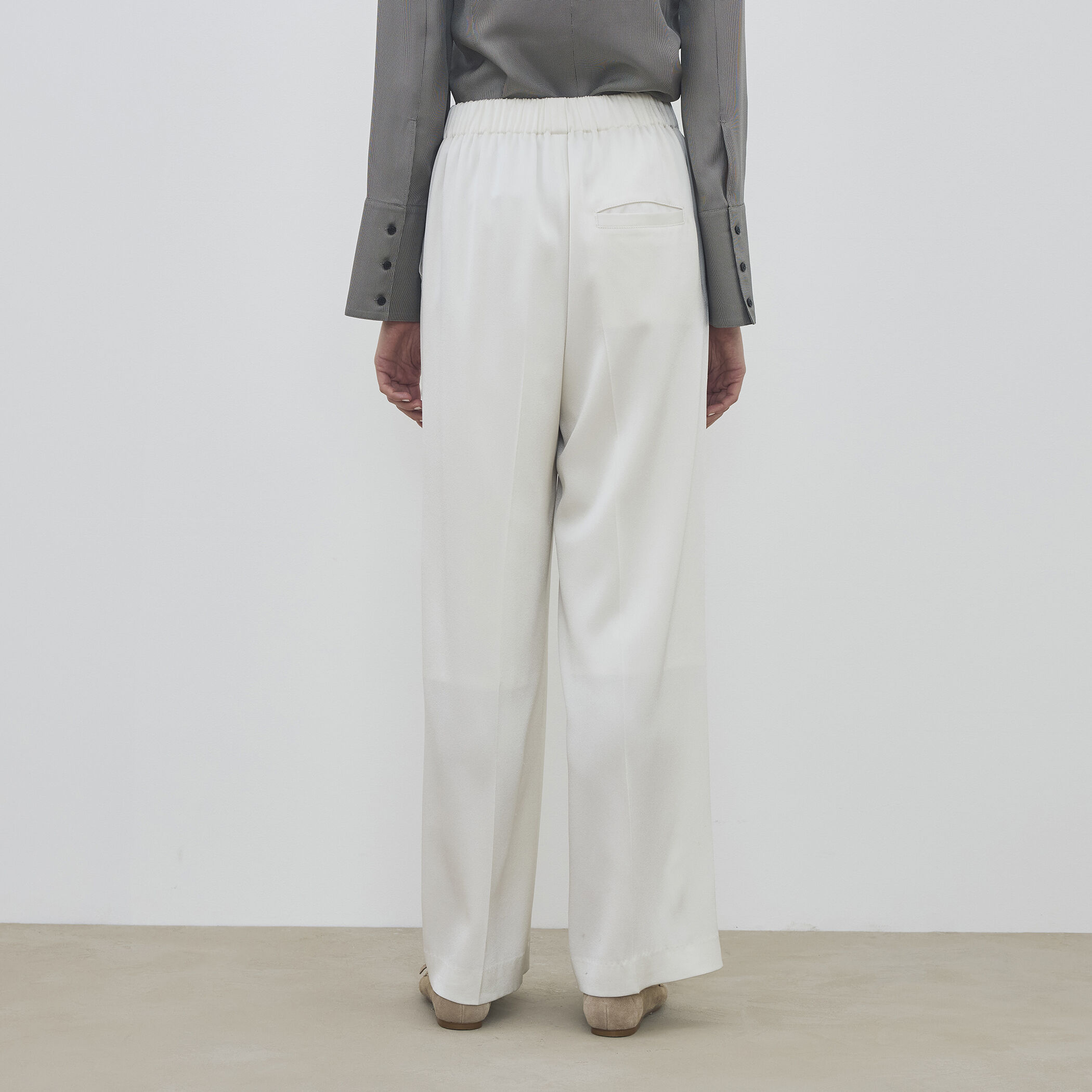 サテンジョーゼット タックワイドパンツ｜トゥモローランド 公式通販