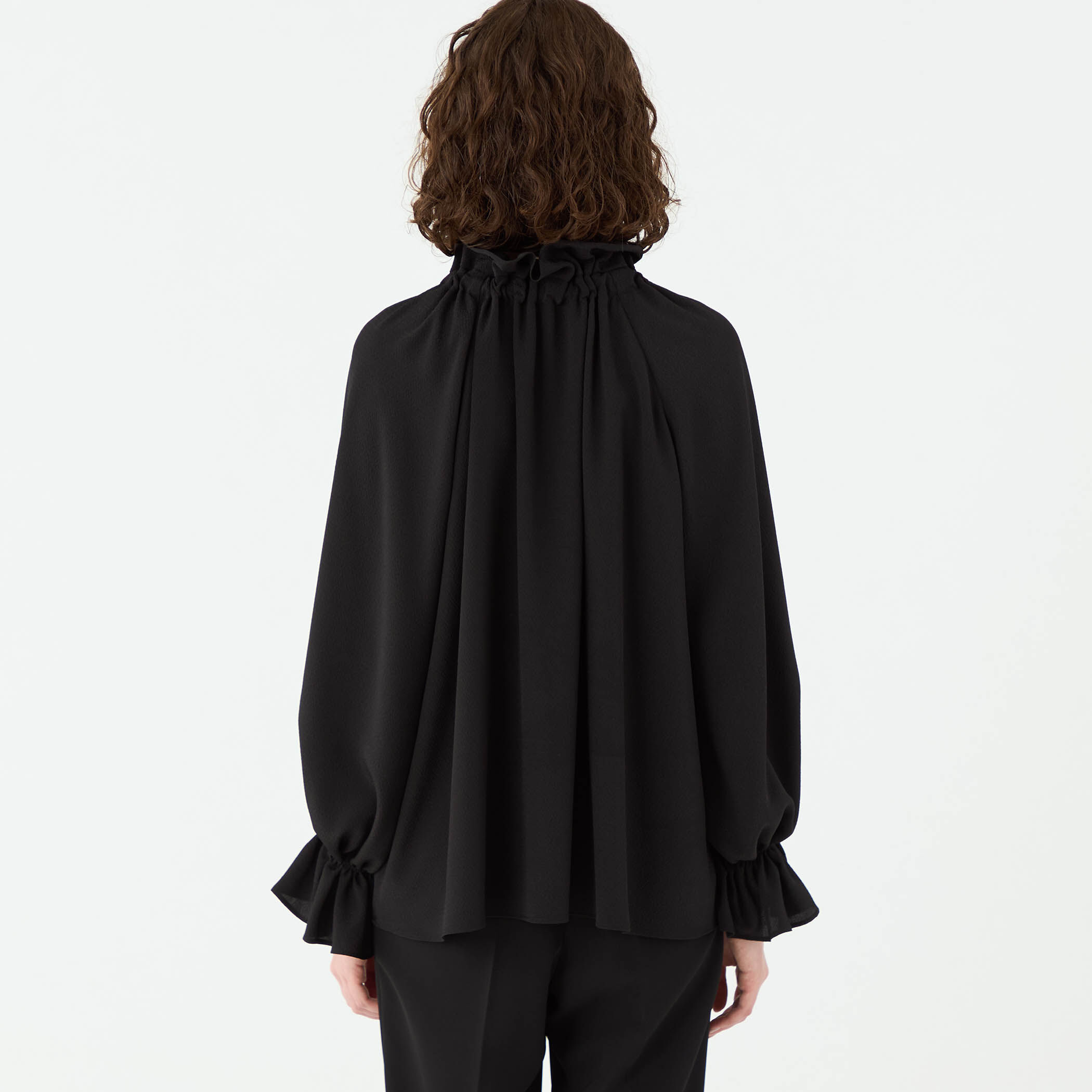 ウズラクレープ ボリュームギャザーブラウス｜トゥモローランド 公式通販