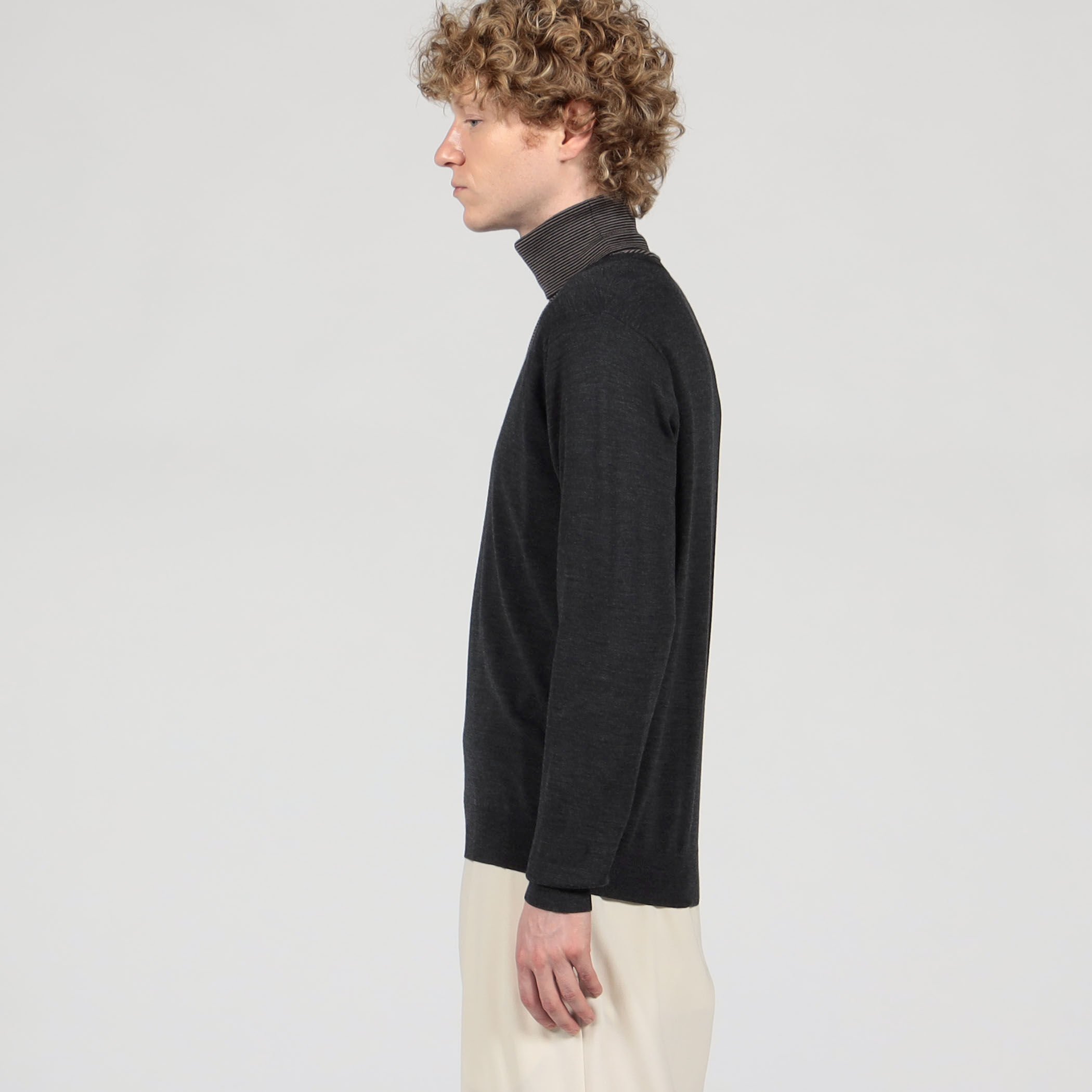 TOMORROWLAND tricot スーパーファインメリノウール Vネックプル