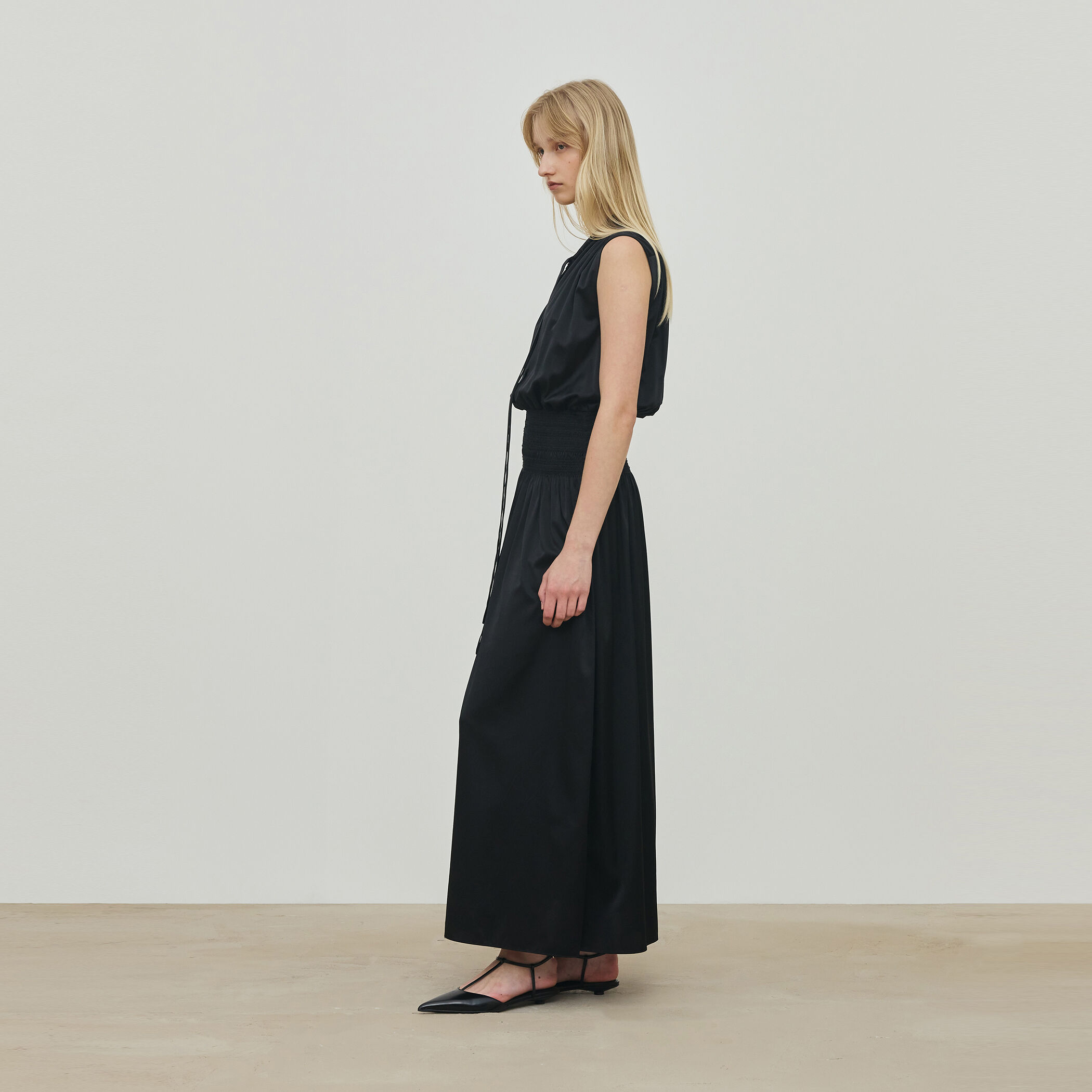 ZIMMERMANN シルクサテン ミディ丈ワンピース【関税なし】 シルクストレッチサテン スモッキングギャザーワンピース