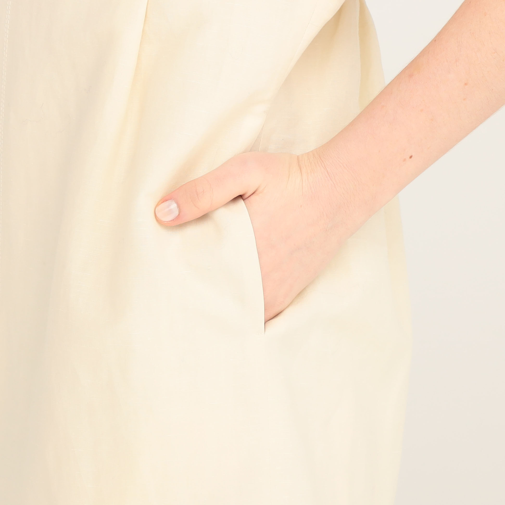 リネンコットンムーブ Vネックワンピース｜トゥモローランド