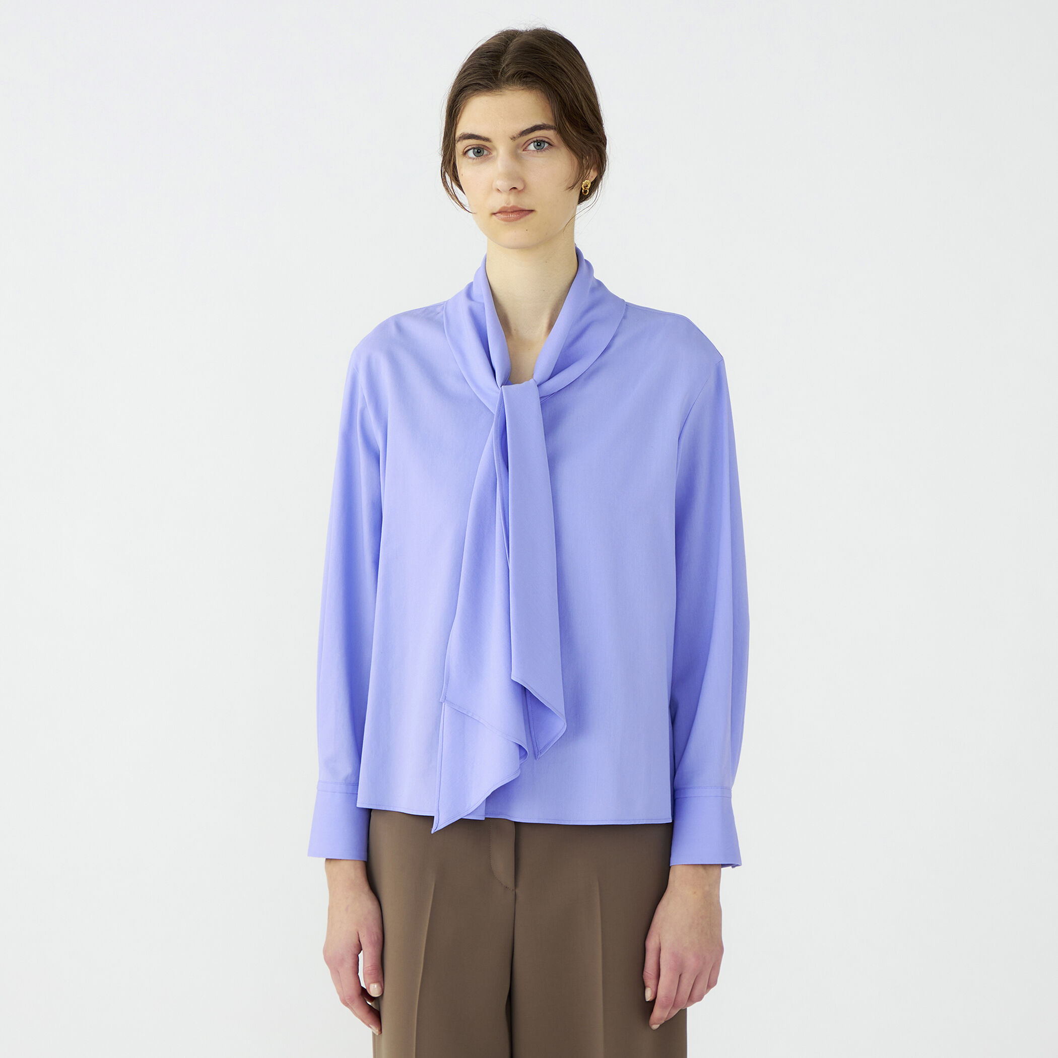 ジュエルコットン ワイドボウタイブラウス｜トゥモローランド 公式通販