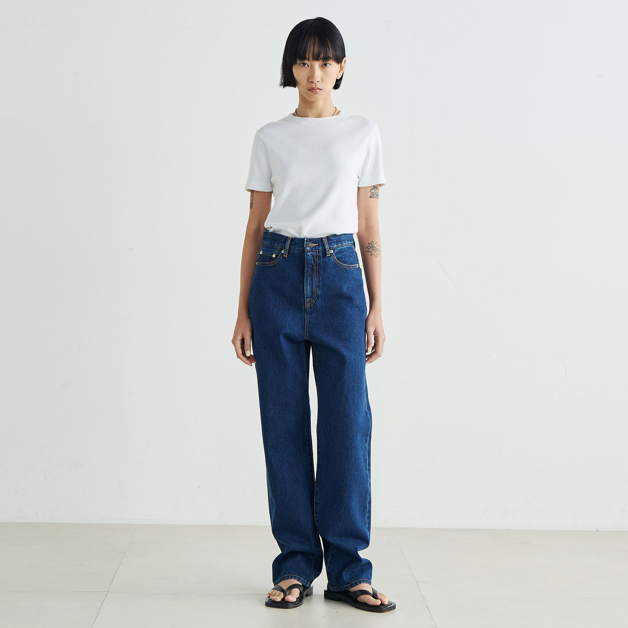 エッセンシャルデニム ストレートパンツ｜トゥモローランド 公式通販